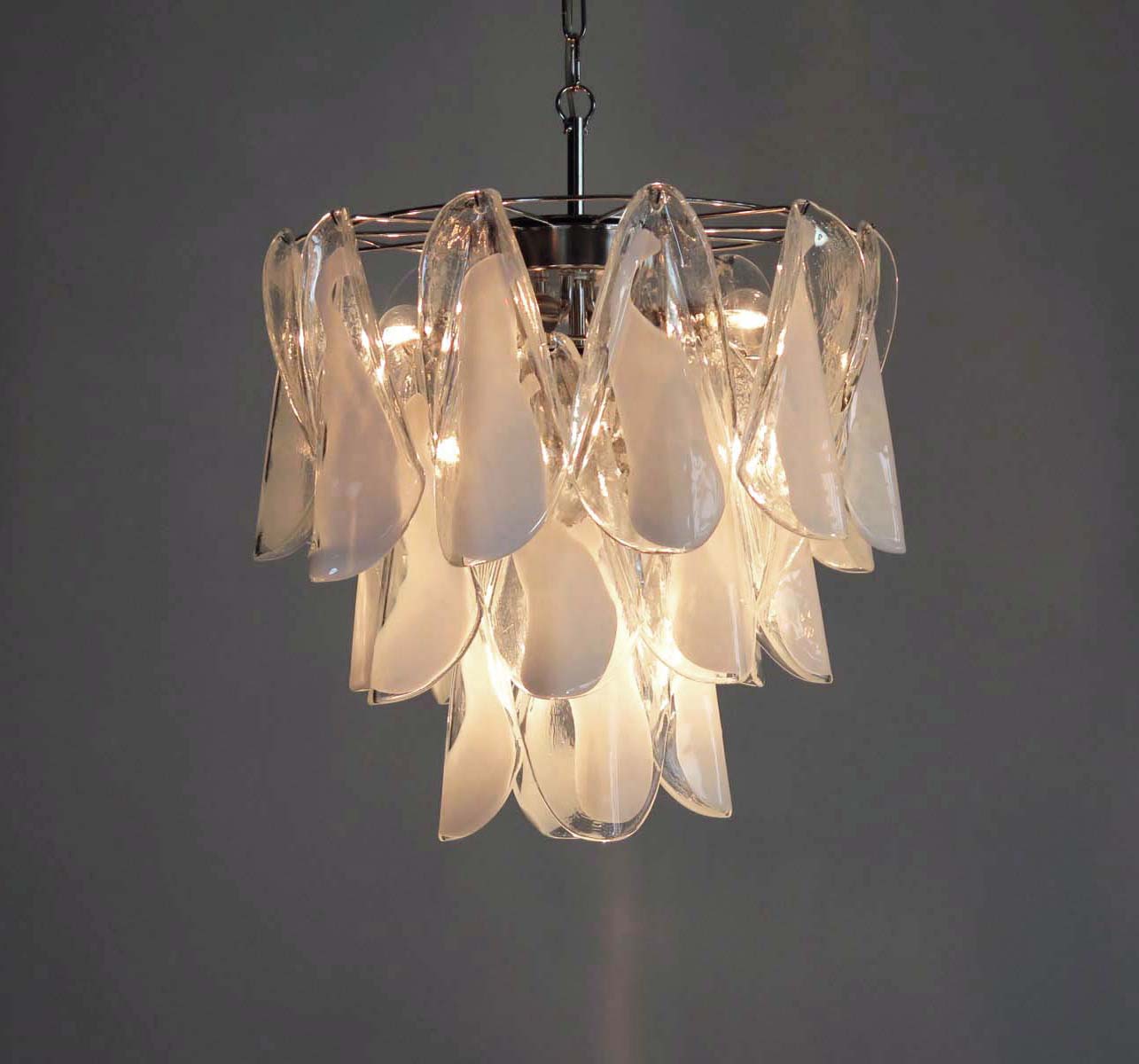 Murano Lysekrone – 24 Hvite Rondiniglass – Murano Classics