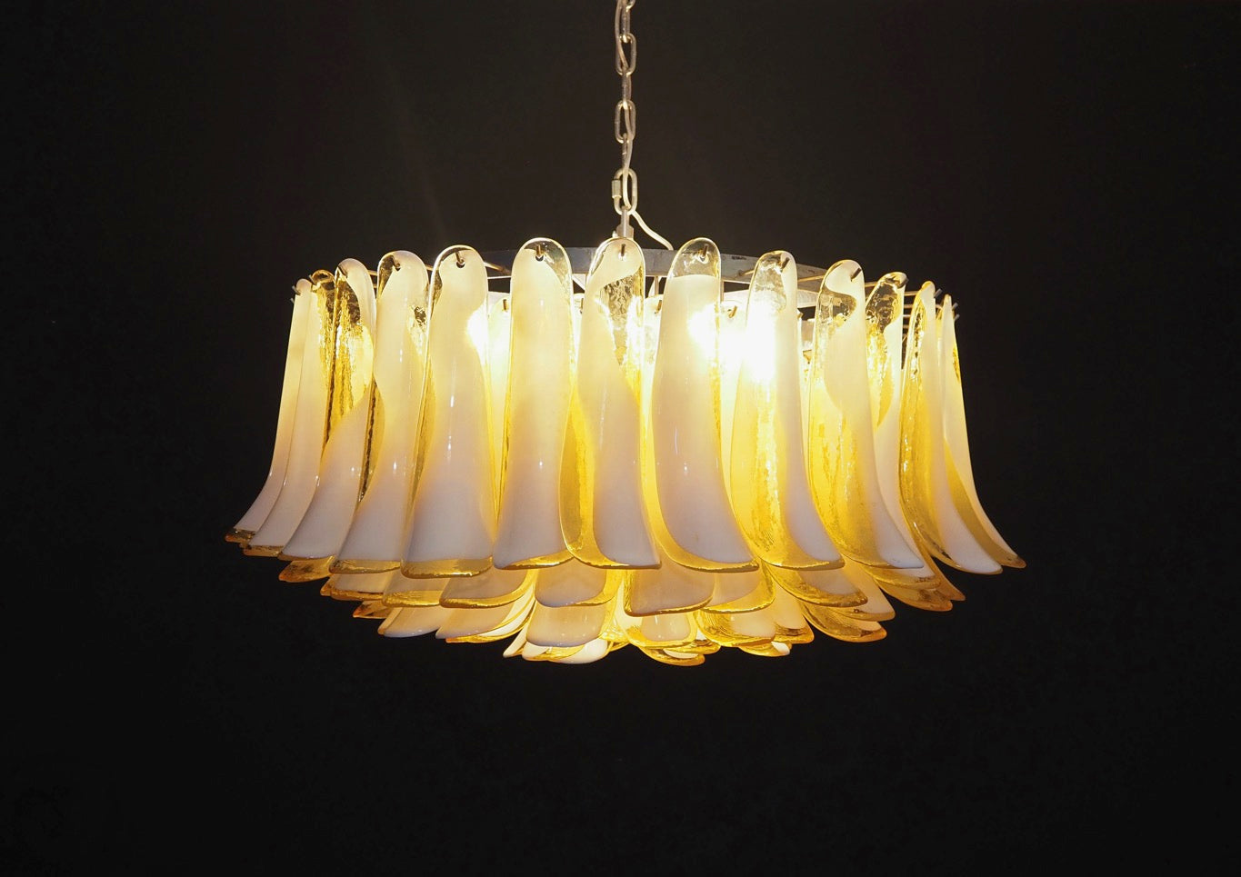 Murano Lysekrone – 101 Karamelfargede Konglebladglass – detalj 6 – Murano Classics