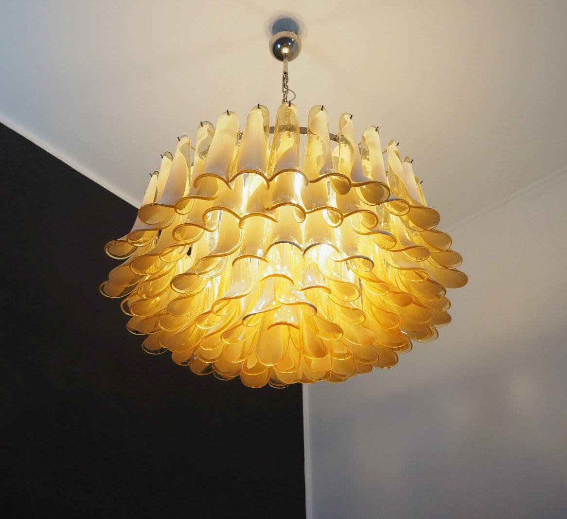 Murano Kroonluchter | 101 Caramelkleurige Mazzega Petalen