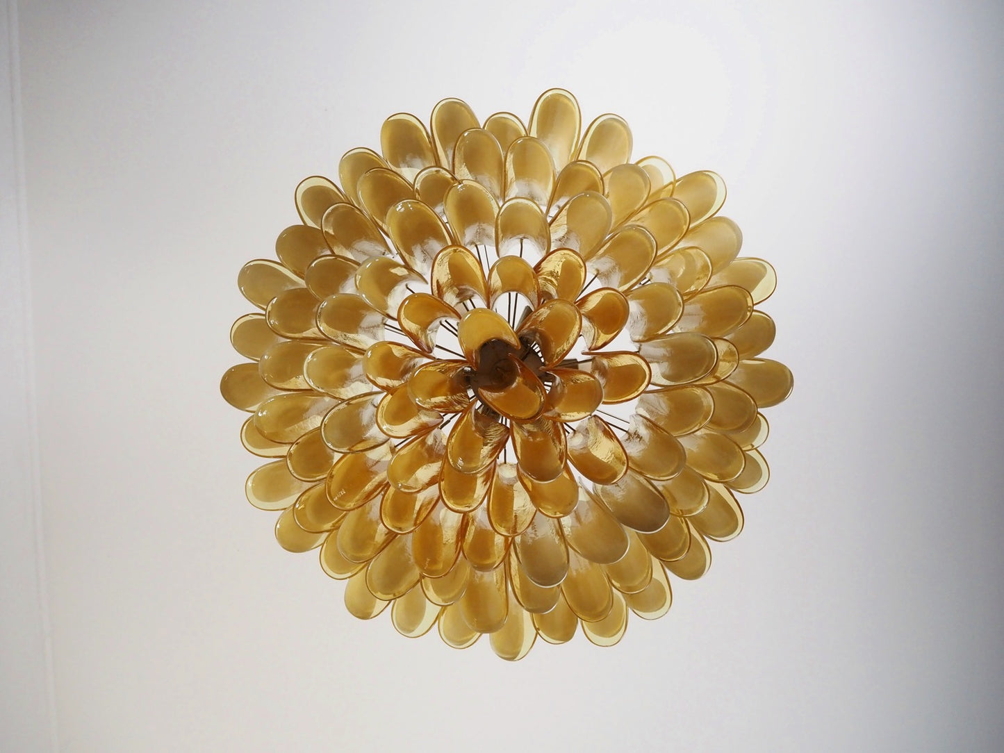 Murano Kroonluchter | 101 Caramelkleurige Mazzega Petalen