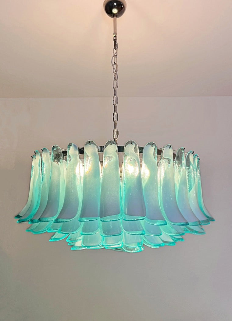 Murano Lysekrone – 101 Hvite Turkise Lattimo Konglebladglass – detalj 3 – Murano Classics