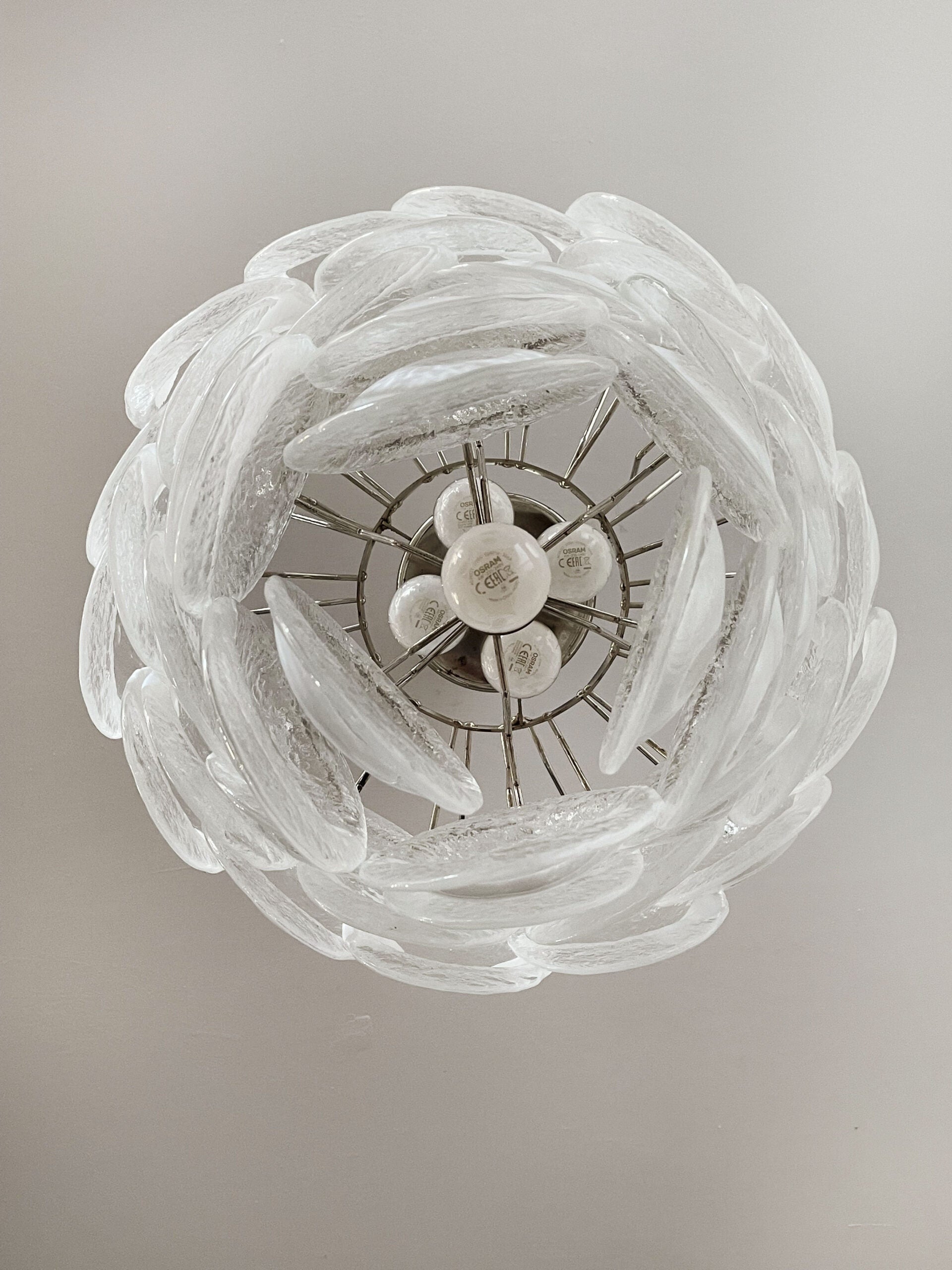 Murano Lysekrone – 41 Hvite Klare Konglebladglass – detalj 1 – Murano Classics