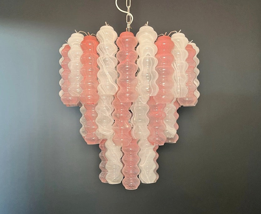 Murano Lysekrone | 48 Rosa Hvite Alabaster Rørglass