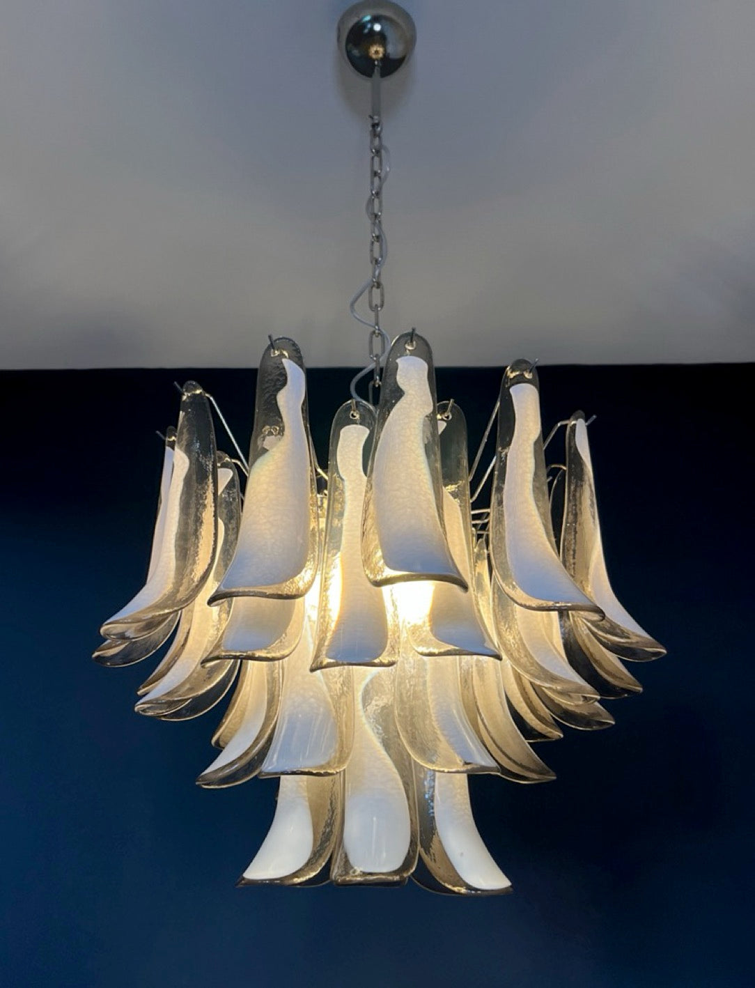 Italian vintage Murano chandelier – Mazzega – 36 lattimo smoked glass petals