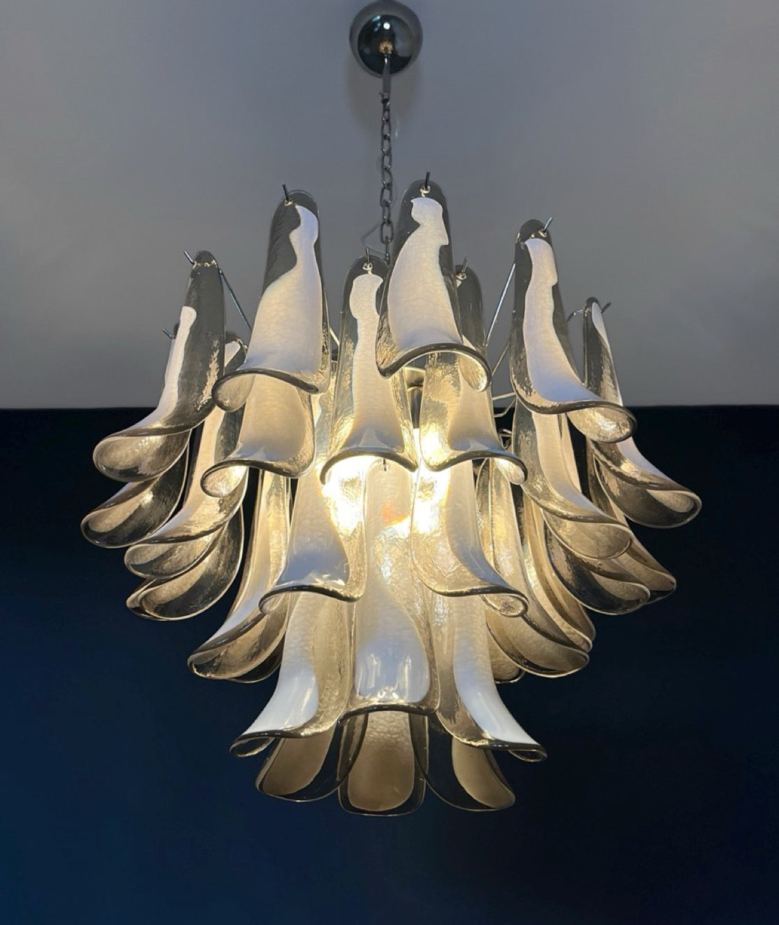 Italian vintage Murano chandelier – Mazzega – 36 lattimo smoked glass petals