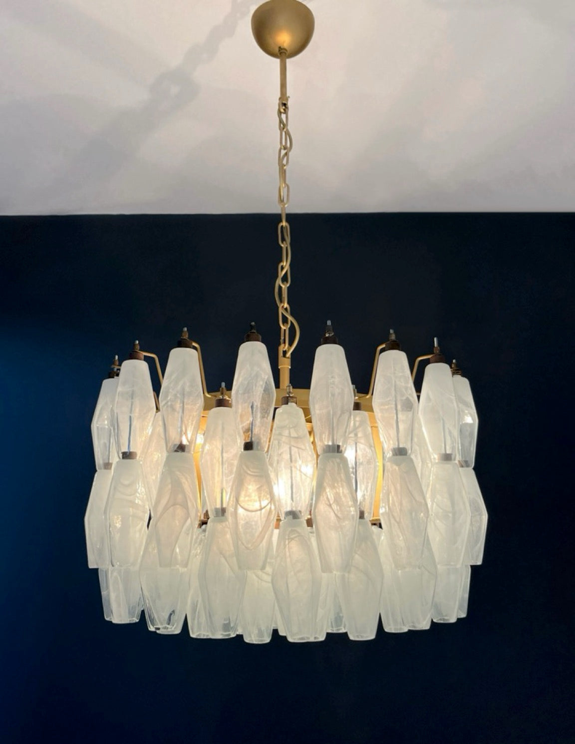 Amazing Murano glass Candelier – 107 white alabaster poliedri
