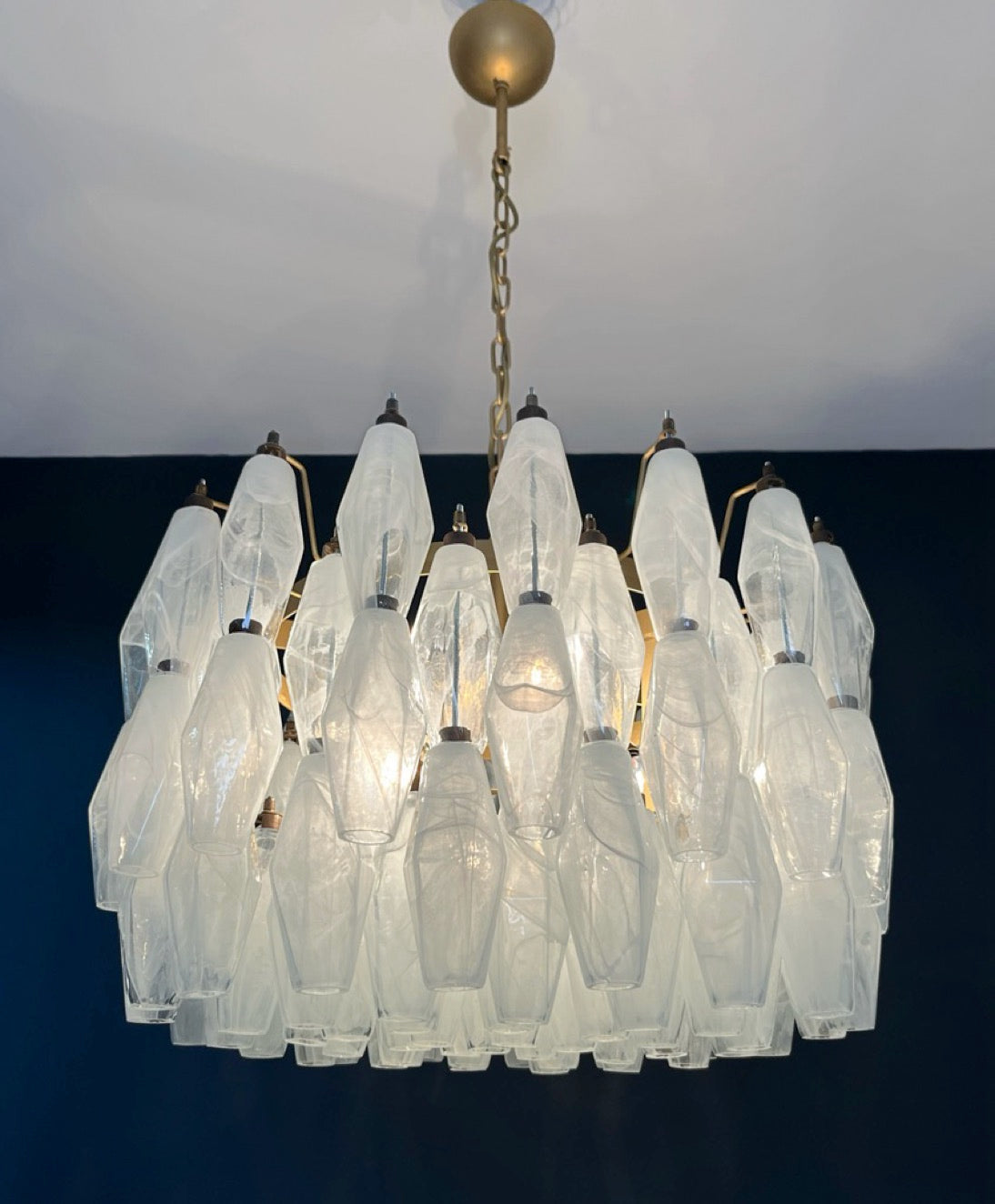 Amazing Murano glass Candelier – 107 white alabaster poliedri