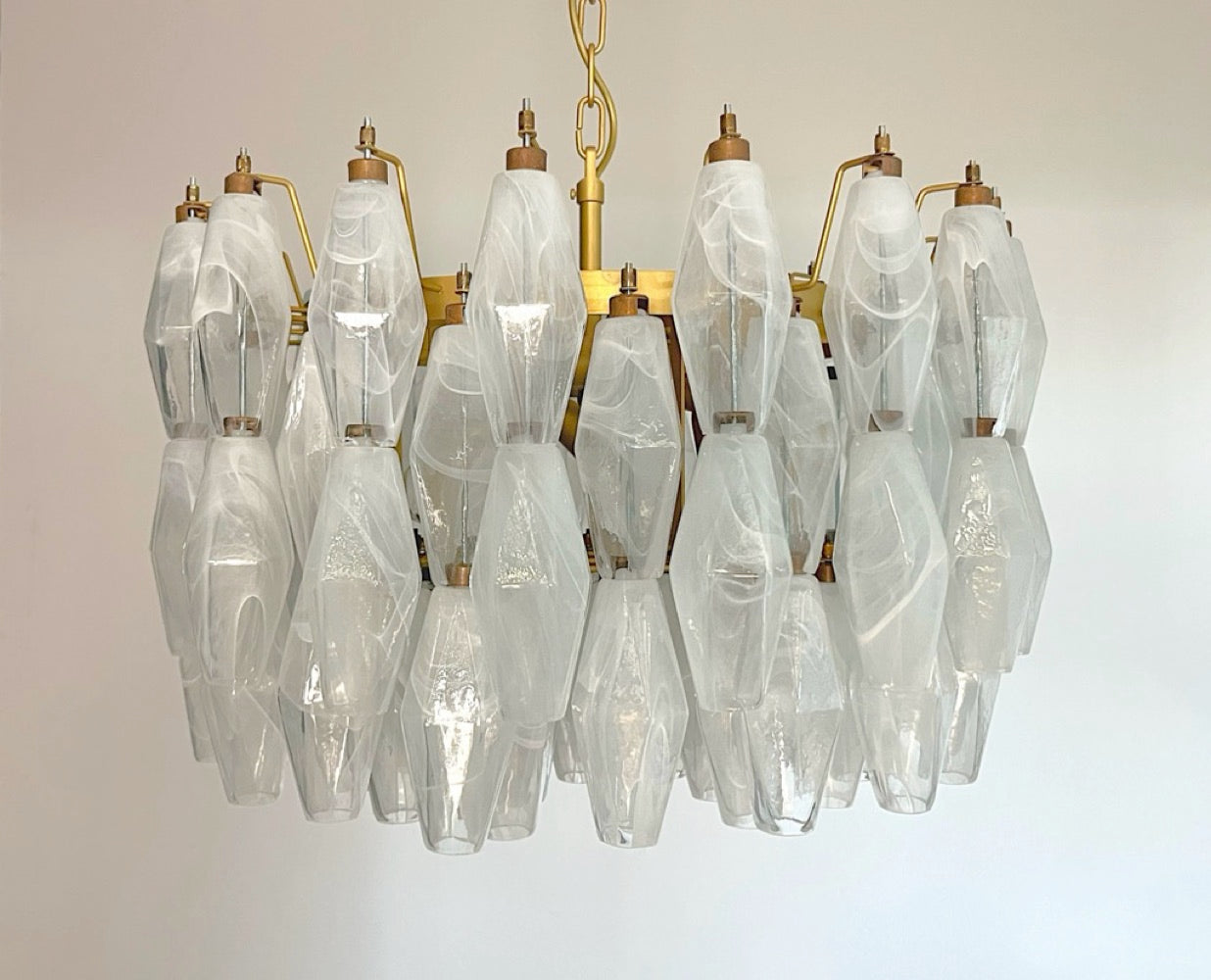 Amazing Murano glass Candelier – 107 white alabaster poliedri