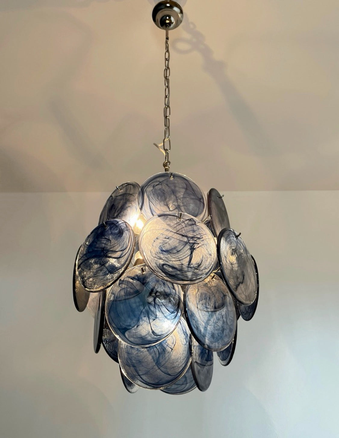 Vintage Italian Murano chandelier – 24 blackboard blue disks