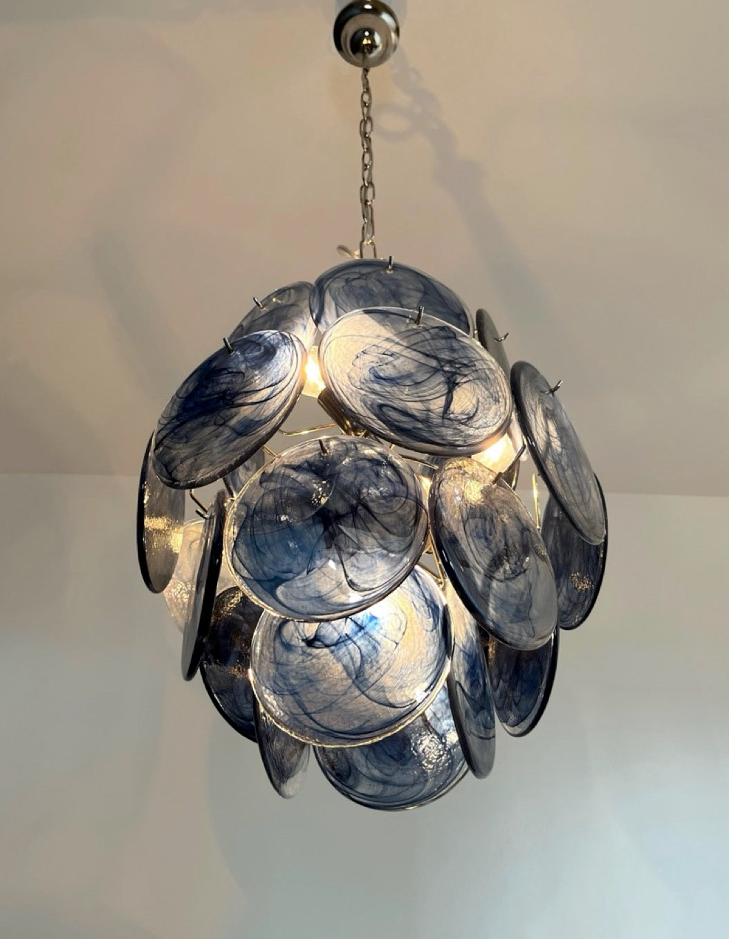 Vintage Italian Murano chandelier – 24 blackboard blue disks