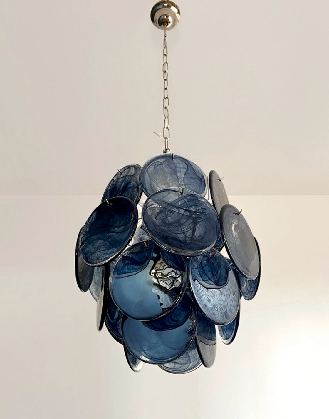Vintage Italian Murano chandelier – 24 blackboard blue disks