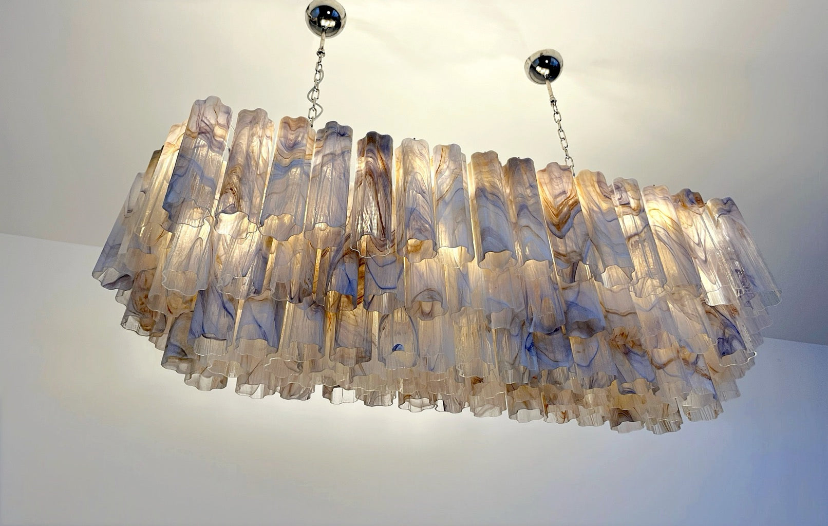 Elegant Murano tube Chandelier – 114 alabaster witeria glasses