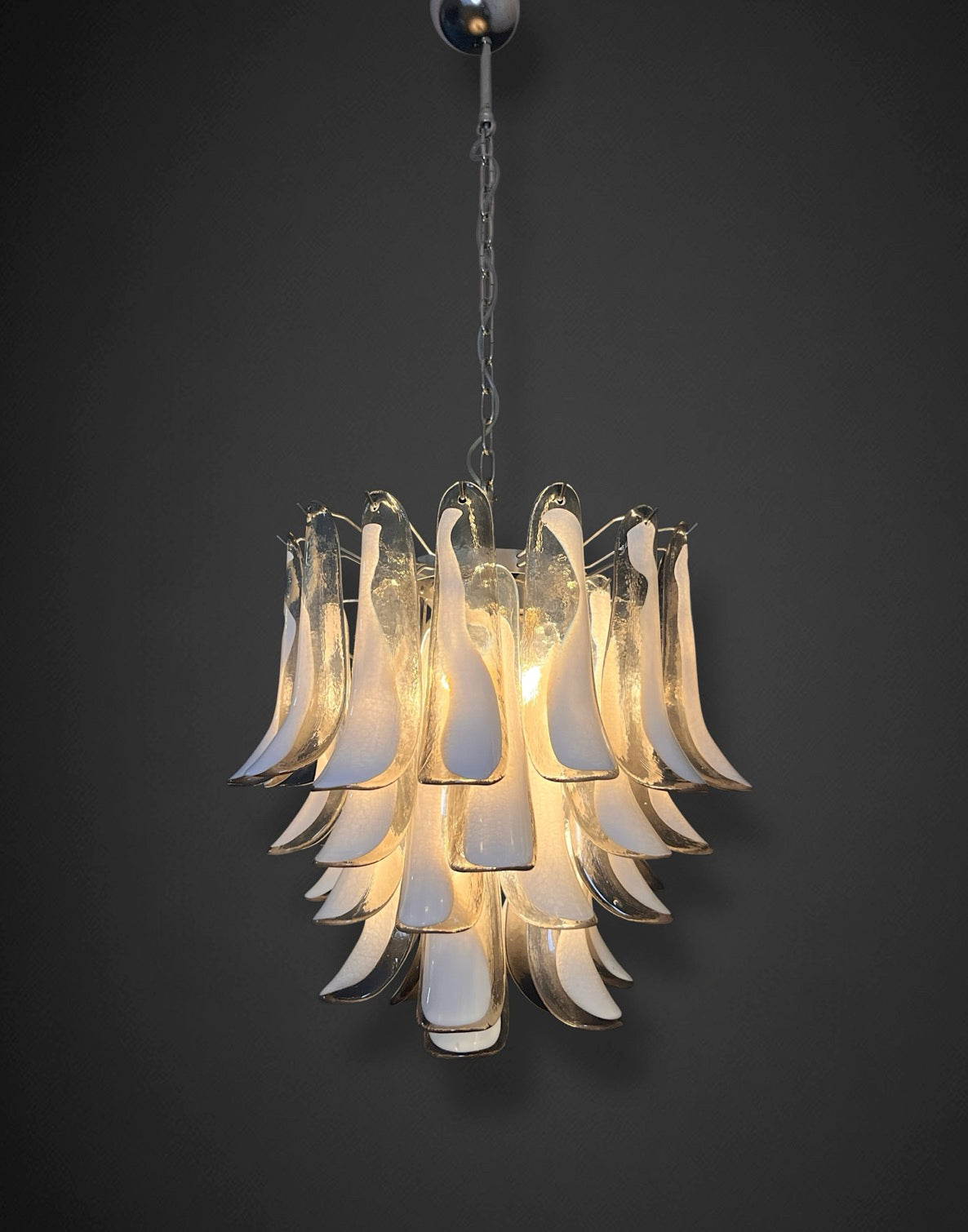 Italian vintage Murano chandelier – Mazzega – 41 smoked lattimo glass petals