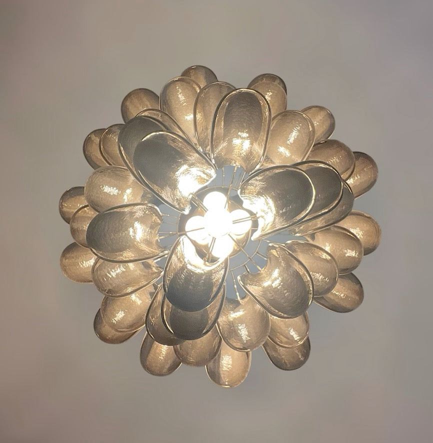 Italian vintage Murano chandelier – Mazzega – 41 smoked lattimo glass petals