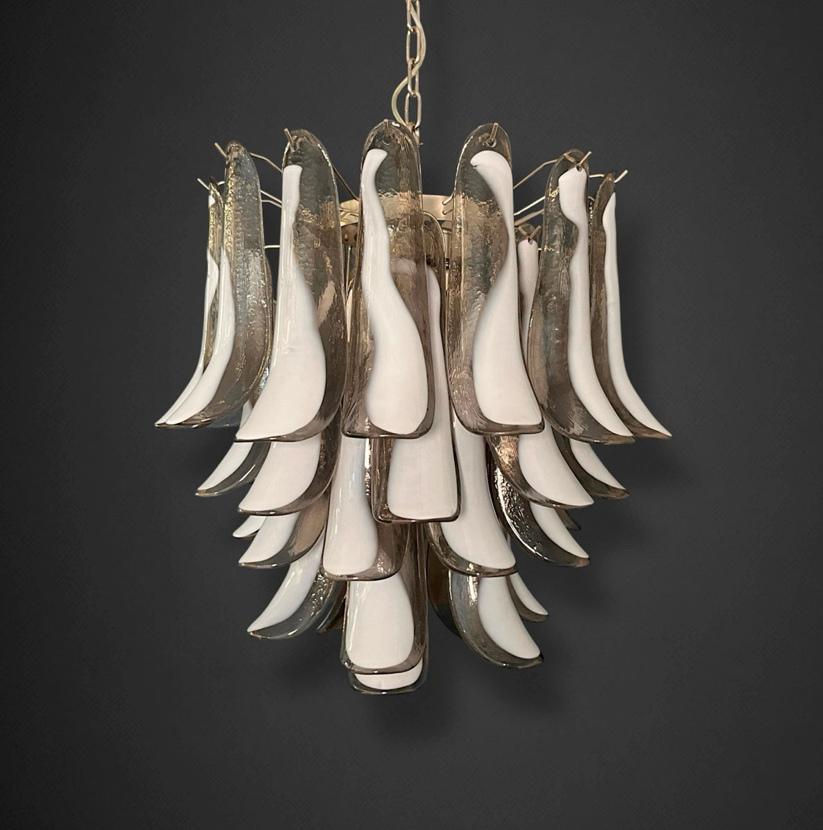 Italian vintage Murano chandelier – Mazzega – 41 smoked lattimo glass petals