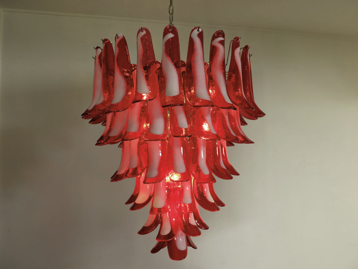 Murano-Kronleuchter | 75 Rote Blütenblattglas