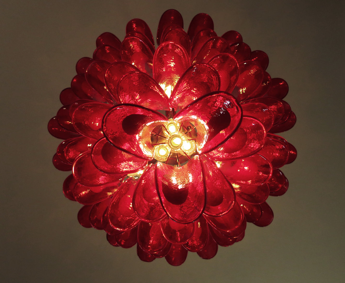 Murano-Kronleuchter | 75 Rote Blütenblattglas