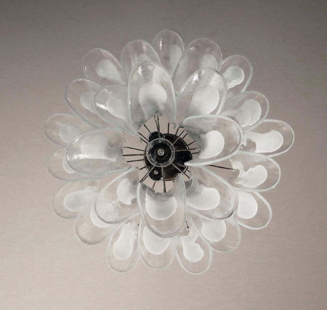 Murano Kronleuchter – 26 Klare Blütenblattgläser – Detail 8 – Murano Classics