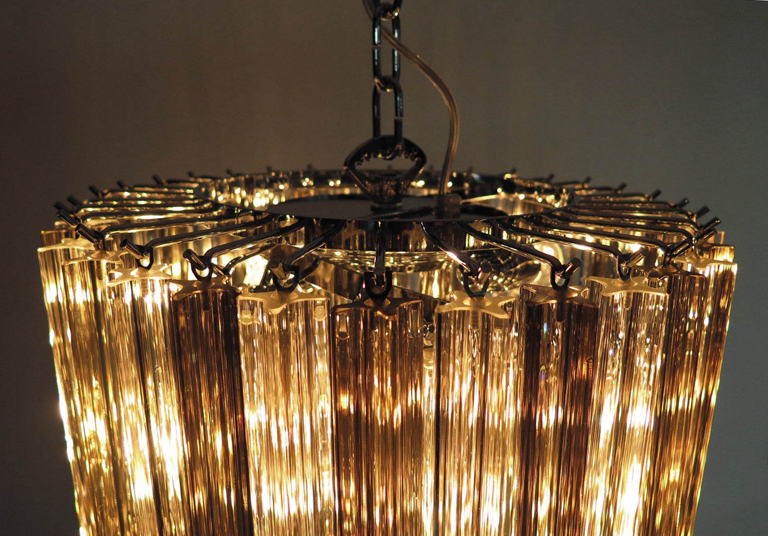 Lampadario Murano – 86 Vetri a Prismi Trasparenti e Affumicati – dettaglio 9 – Murano Classics