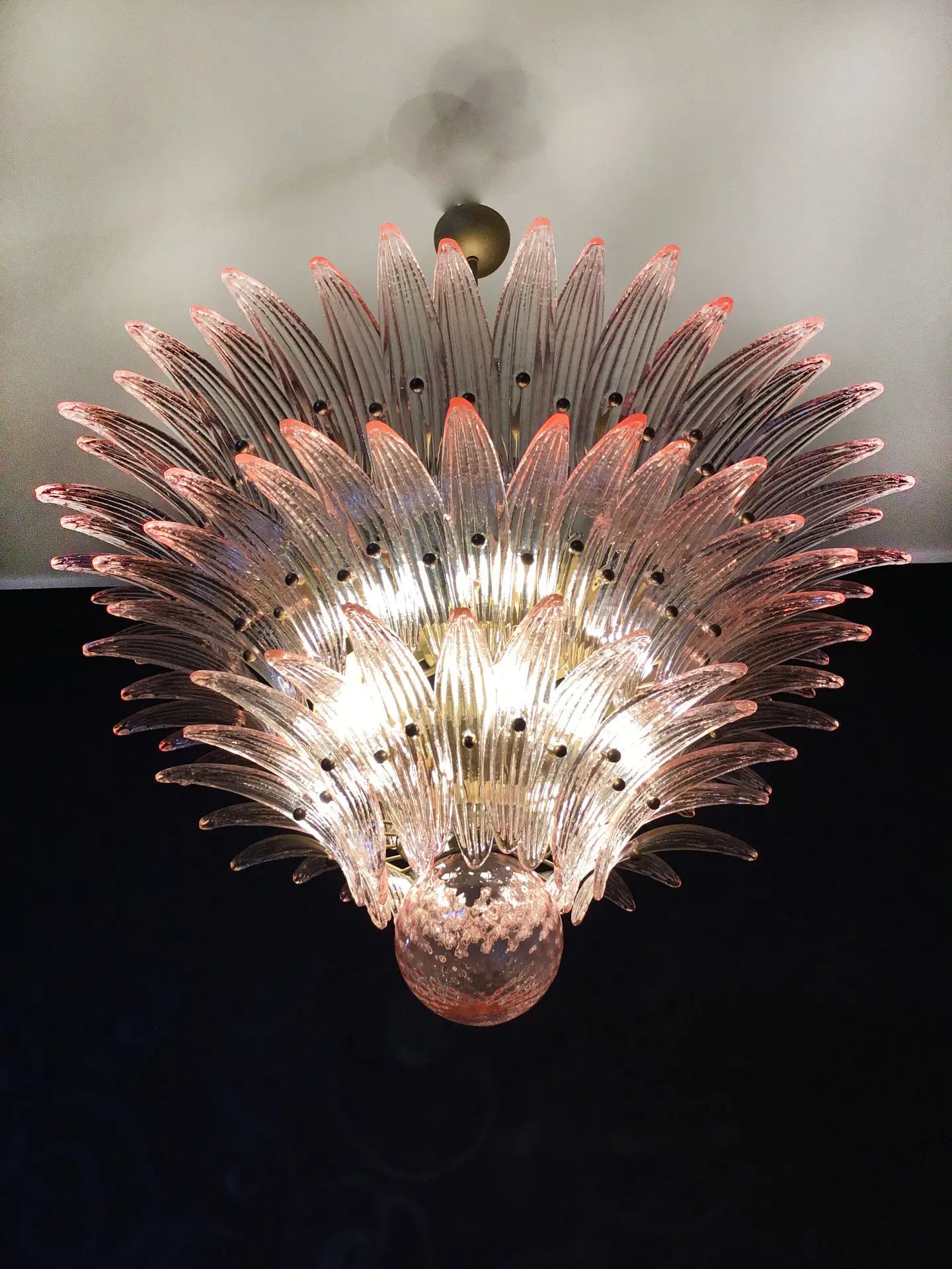 Lustre Murano – 104 Verres à Pétales Rose – détail 8 – Murano Classics