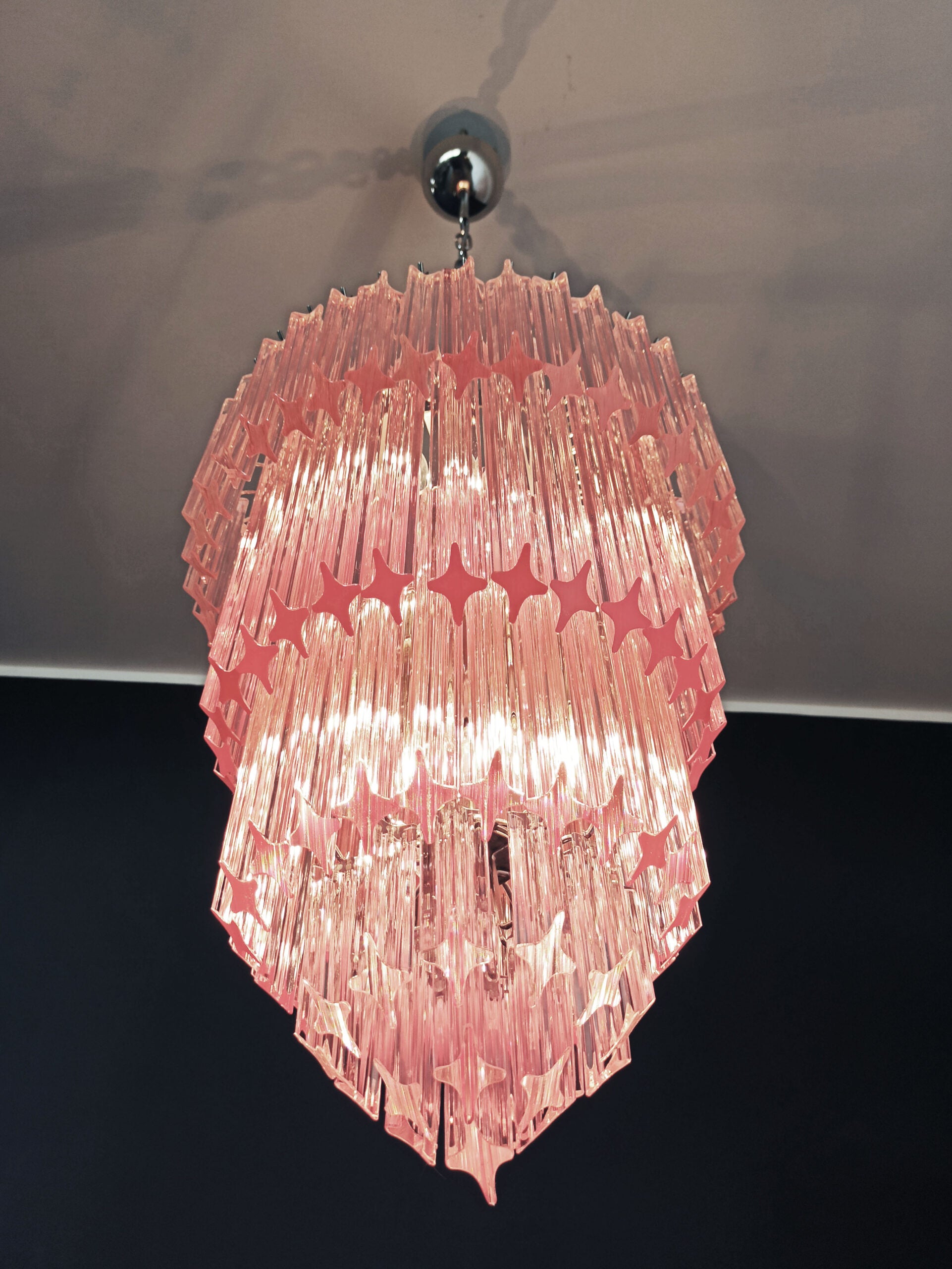 Lustre Murano – 112 Verres à Prismes Roses – détail 2 – Murano Classics
