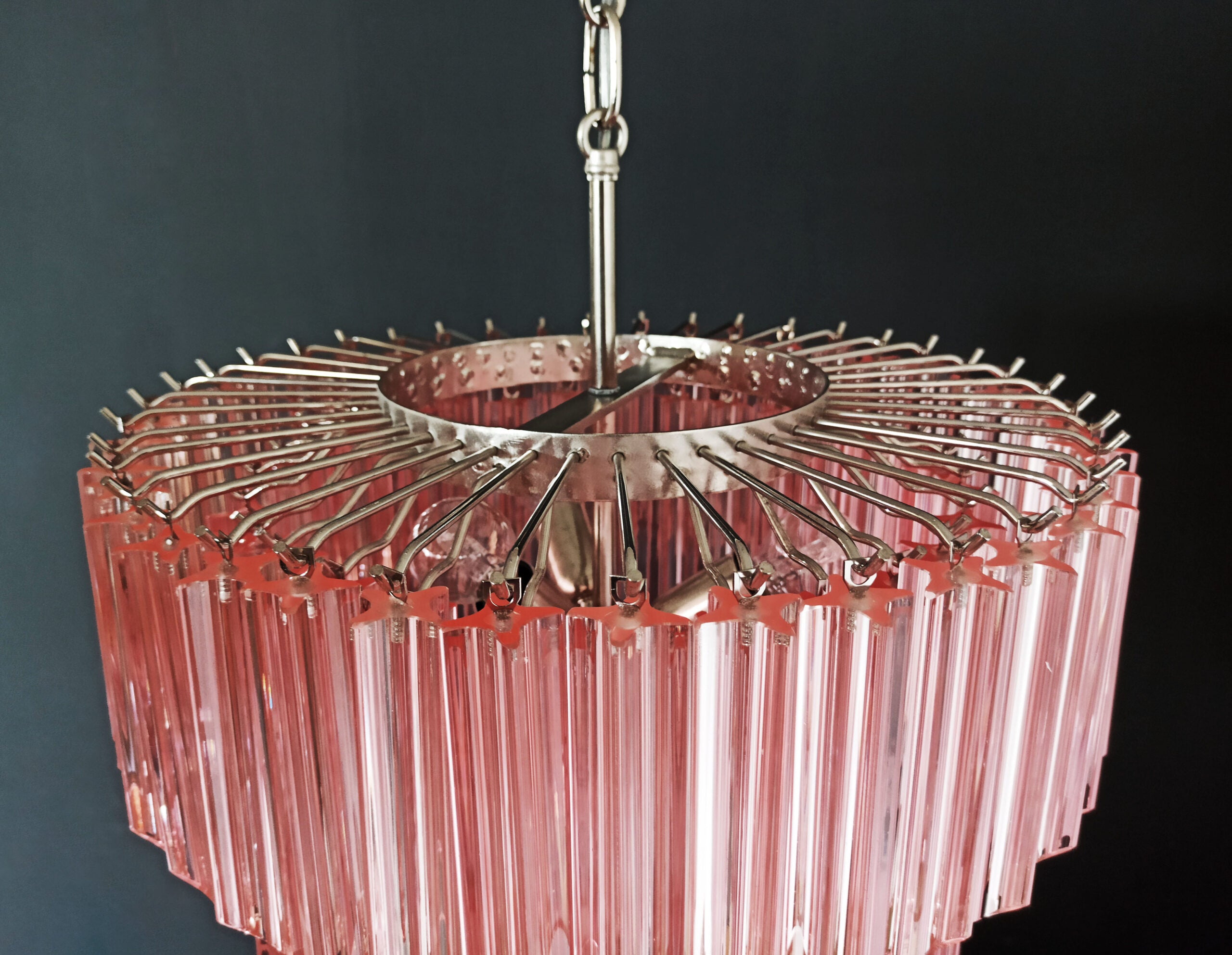 Lustre Murano – 112 Verres à Prismes Roses – détail 3 – Murano Classics
