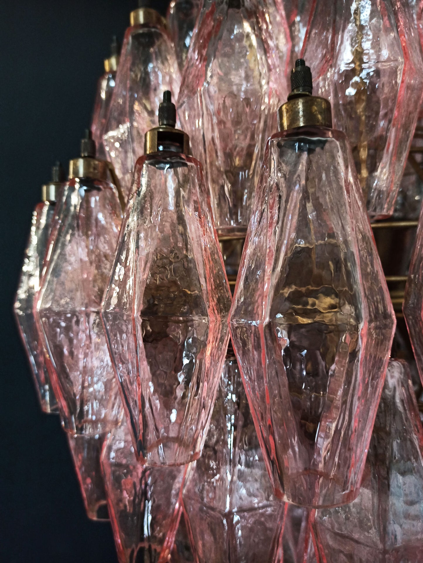 Murano-Kronleuchter | 140 rosa Poliedri-Glas