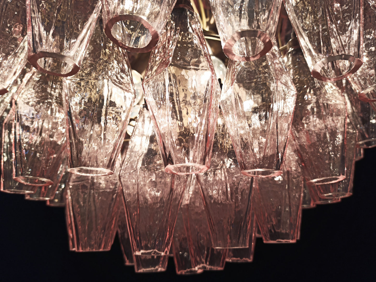Murano-Kronleuchter | 140 rosa Poliedri-Glas