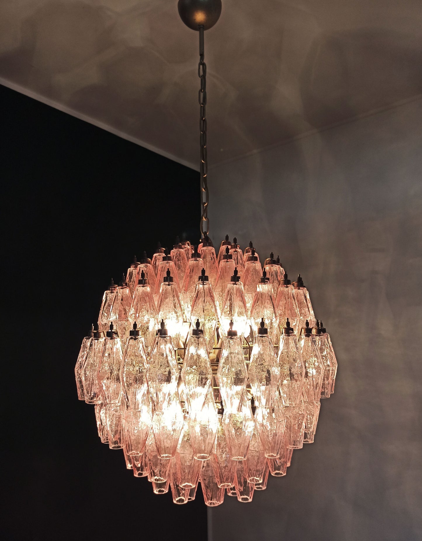 Murano-Kronleuchter | 140 rosa Poliedri-Glas