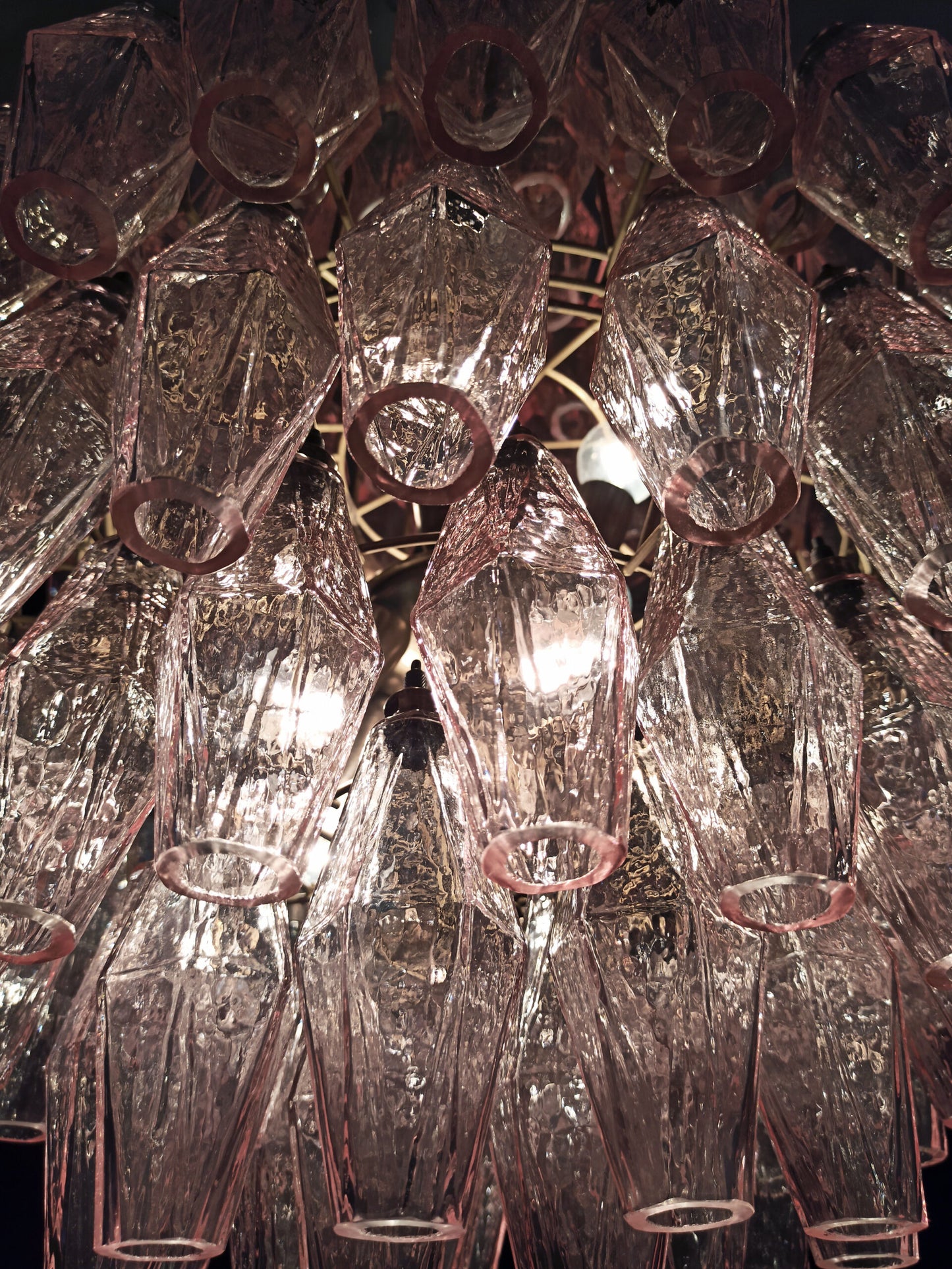 Murano-Kronleuchter | 140 rosa Poliedri-Glas