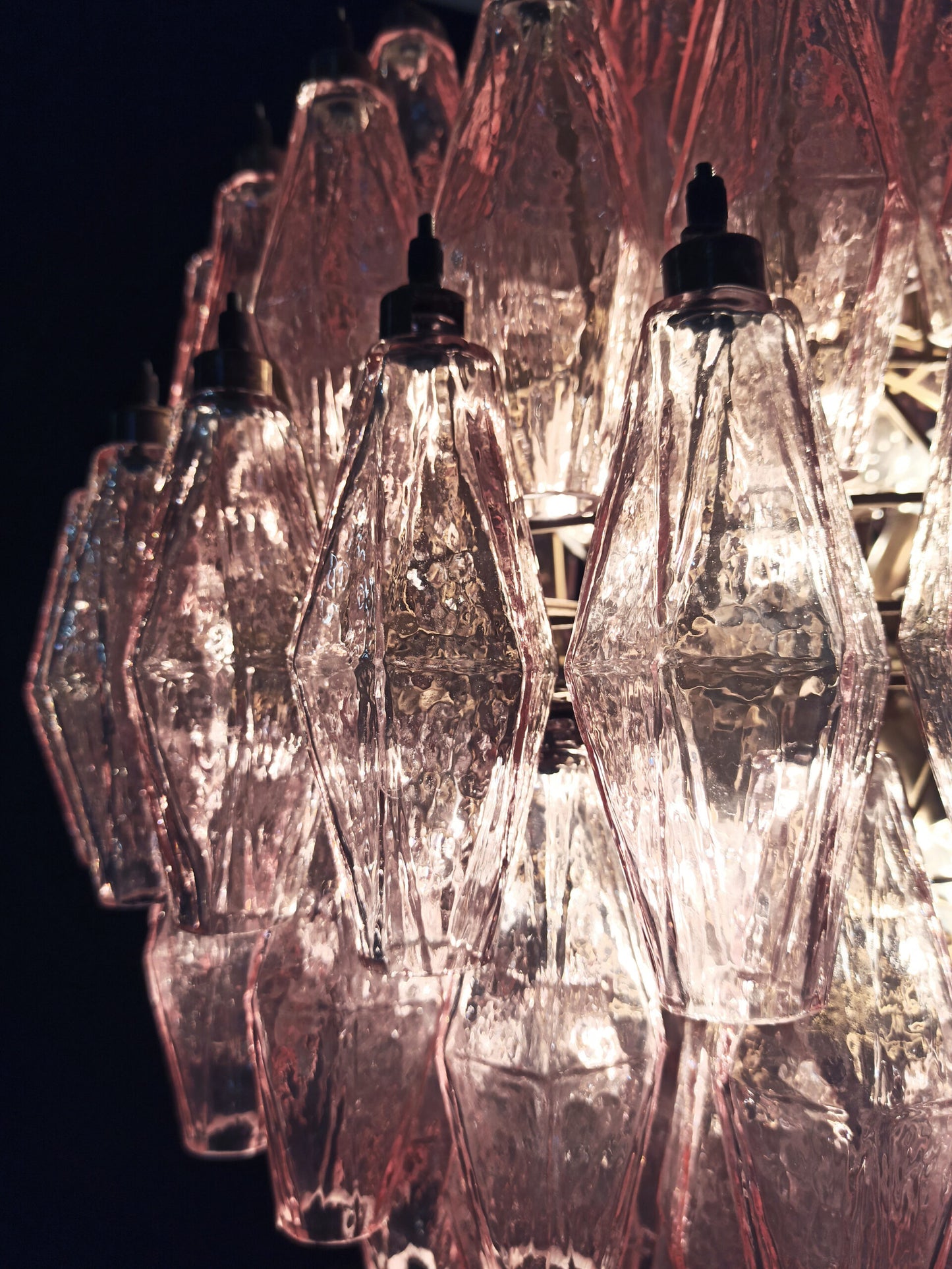 Murano-Kronleuchter | 140 rosa Poliedri-Glas