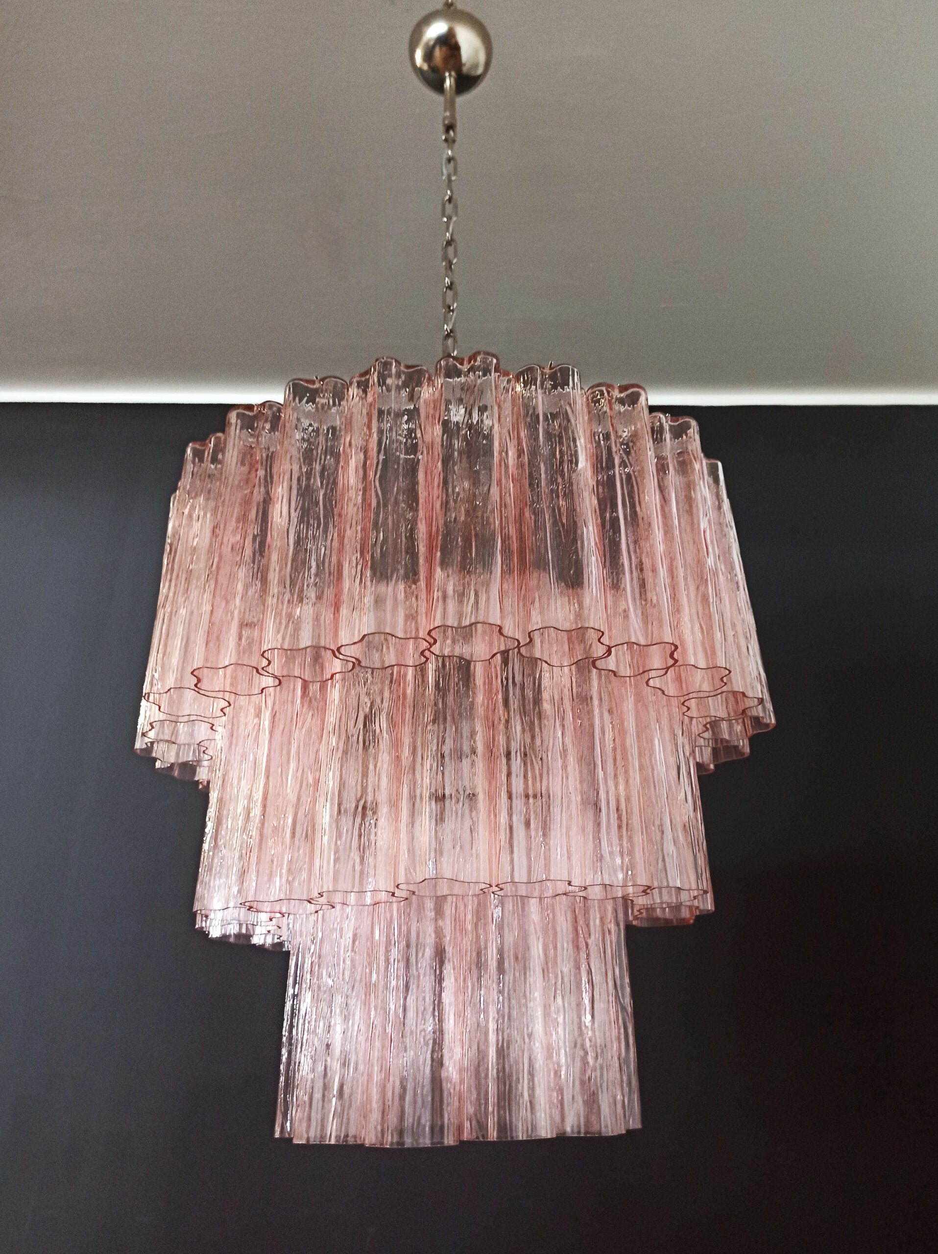 Murano Lysekrone – 52 Rosa Glassrør – Murano Classics