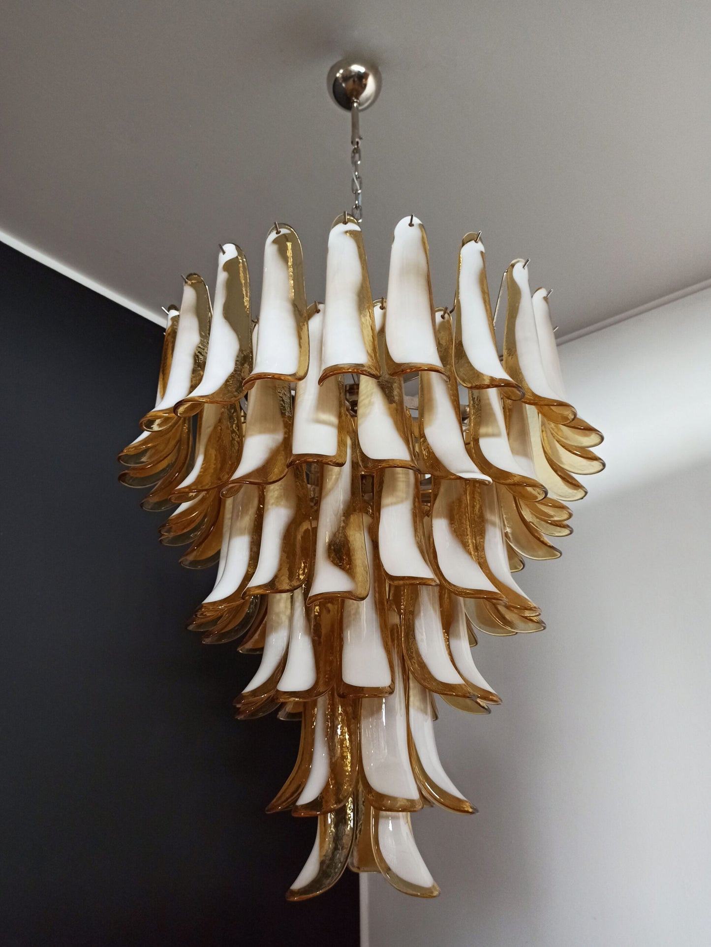 Murano Kroonluchter | 75 Karamel-kleurige Mazzega Petalen Glass