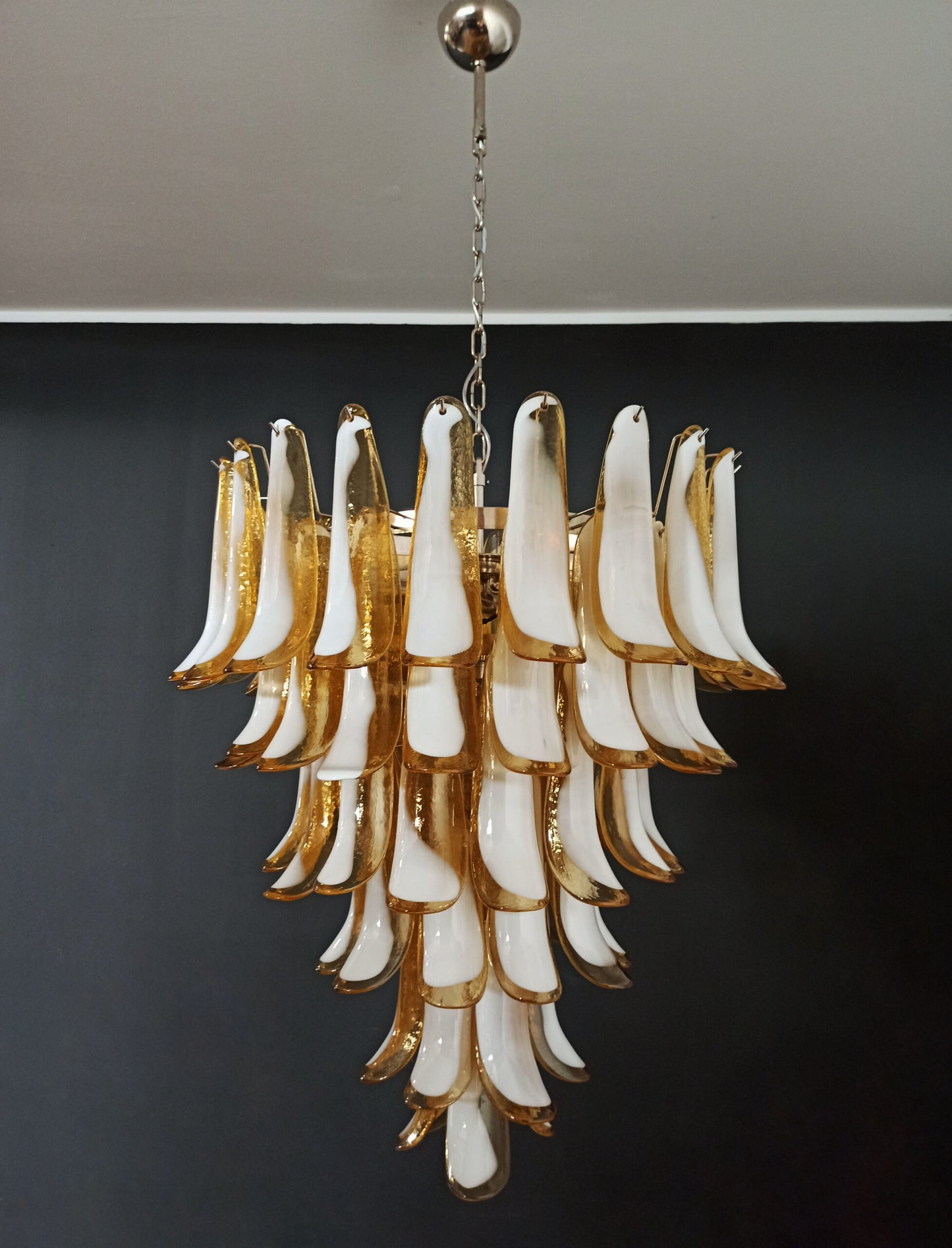 Murano Kroonluchter | 75 Karamel-kleurige Mazzega Petalen Glass