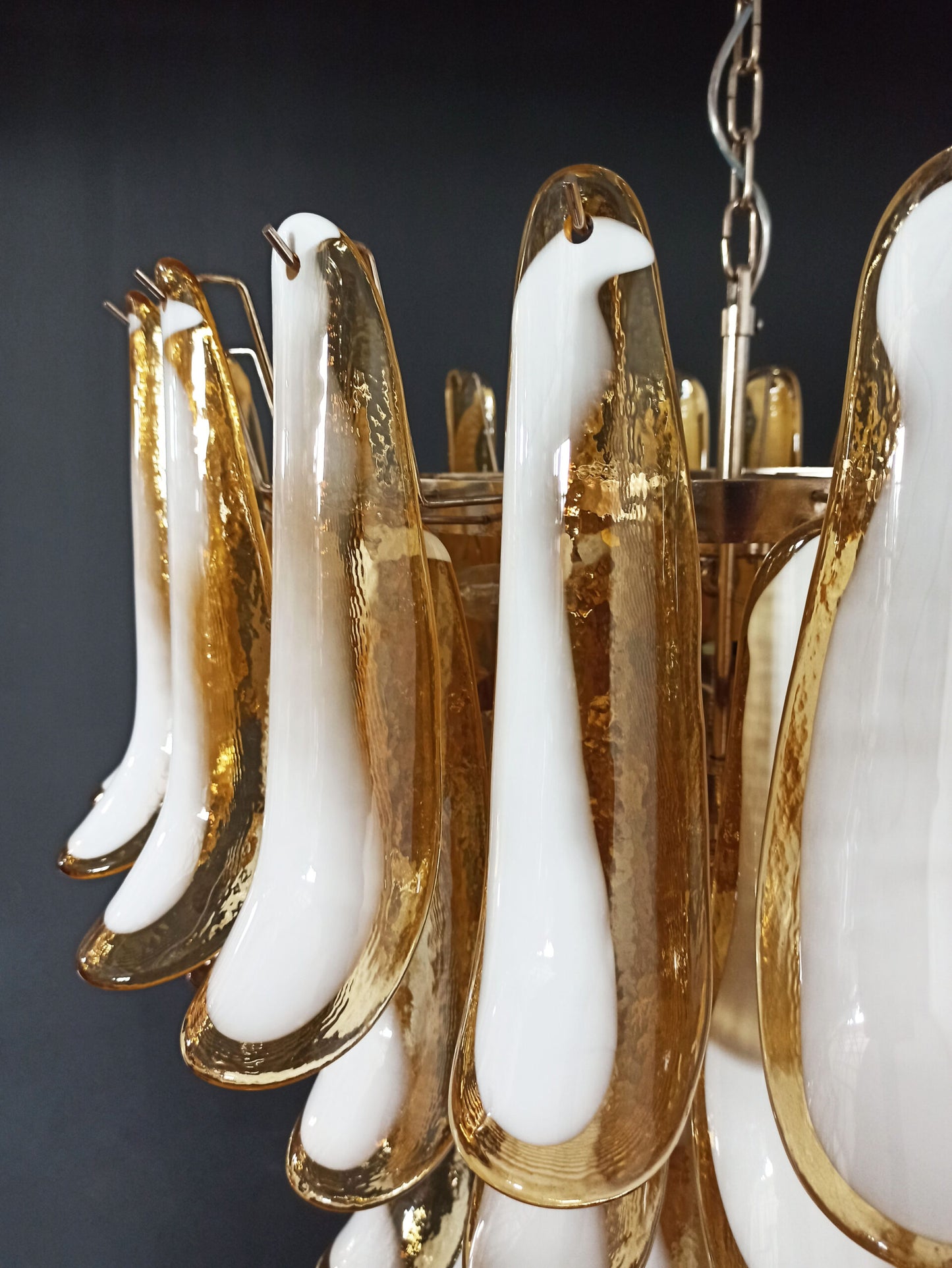 Murano Kroonluchter | 75 Karamel-kleurige Mazzega Petalen Glass