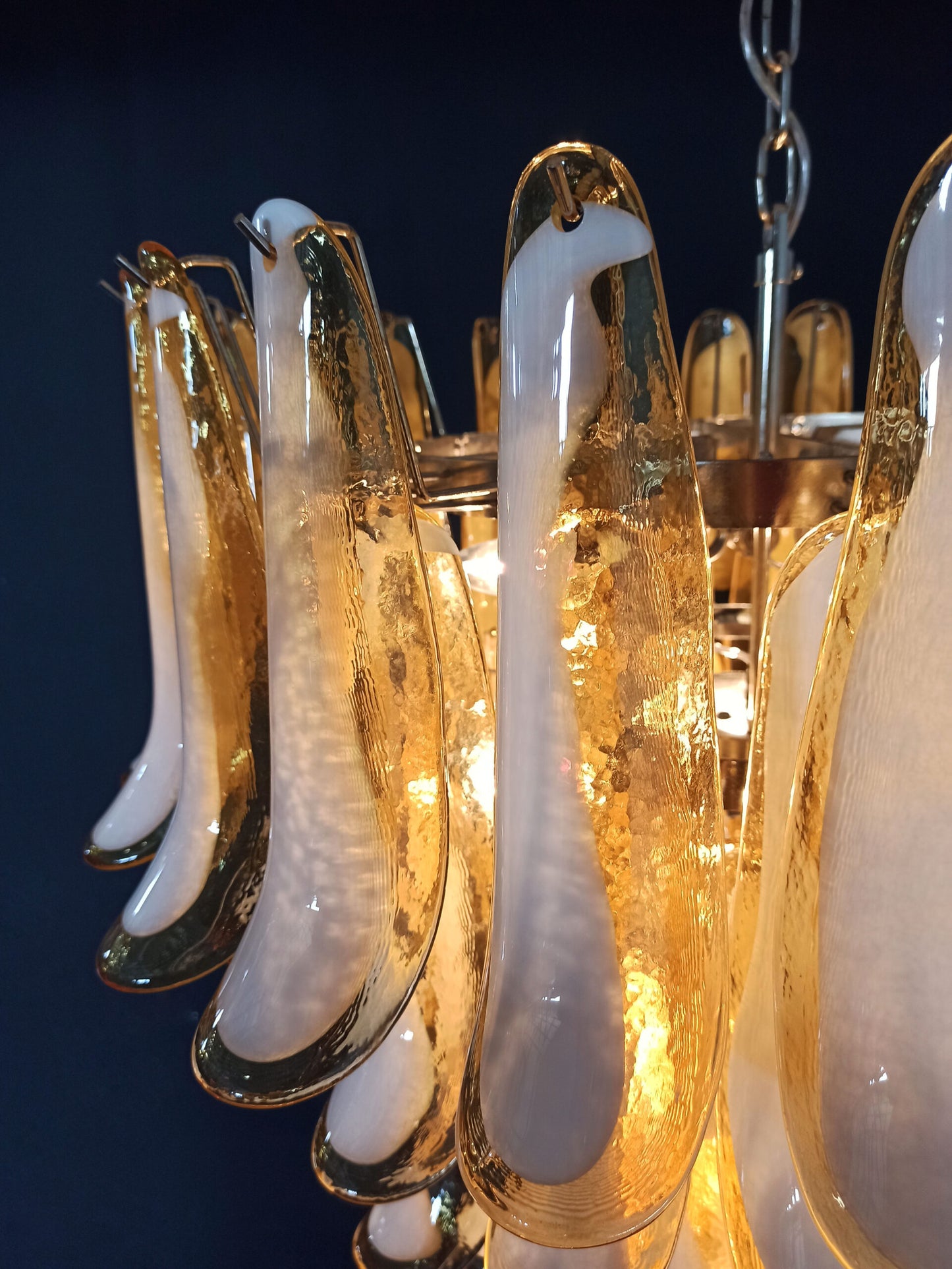 Murano Kroonluchter | 75 Karamel-kleurige Mazzega Petalen Glass