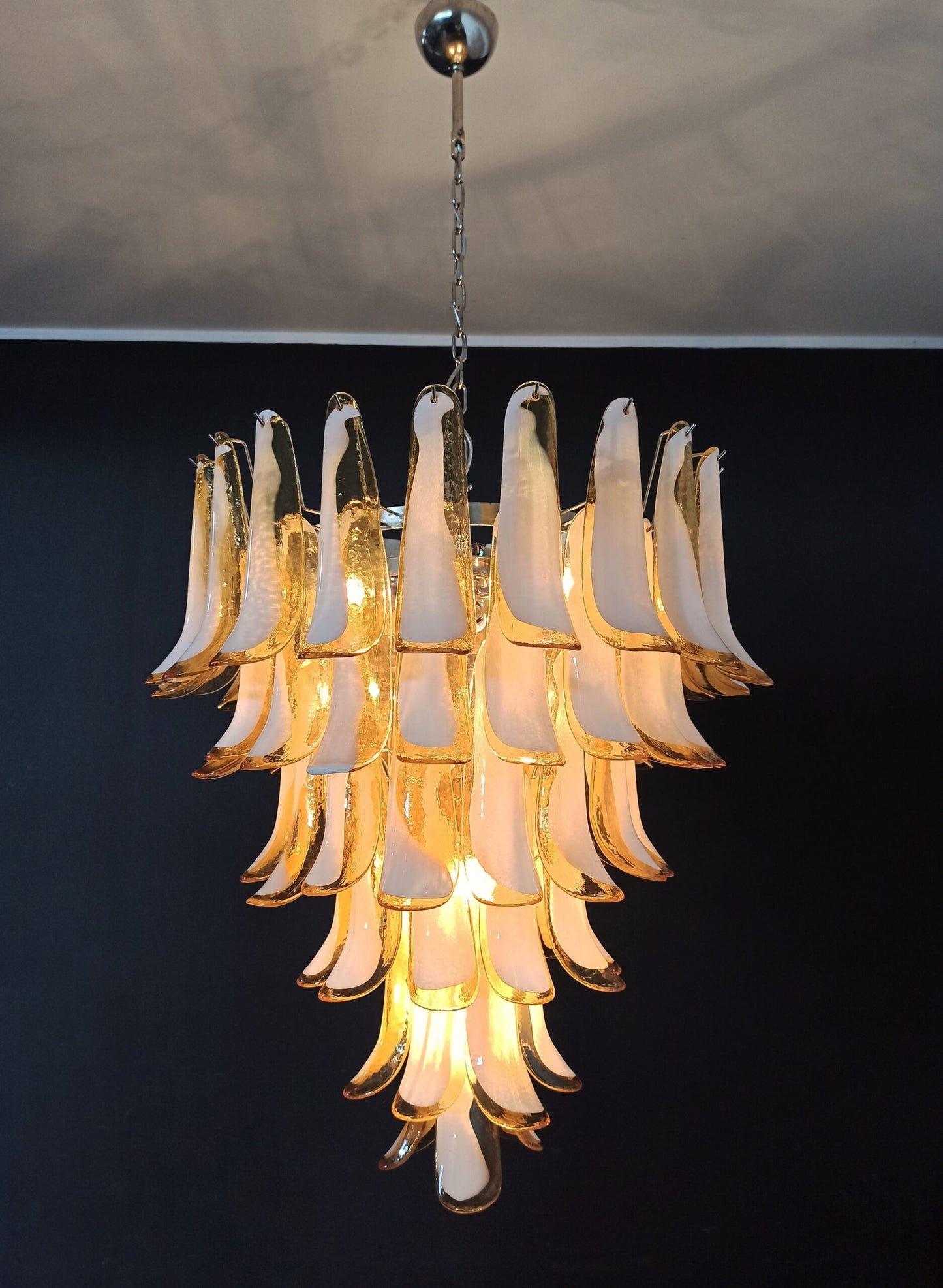 Murano Kroonluchter | 75 Karamel-kleurige Mazzega Petalen Glass