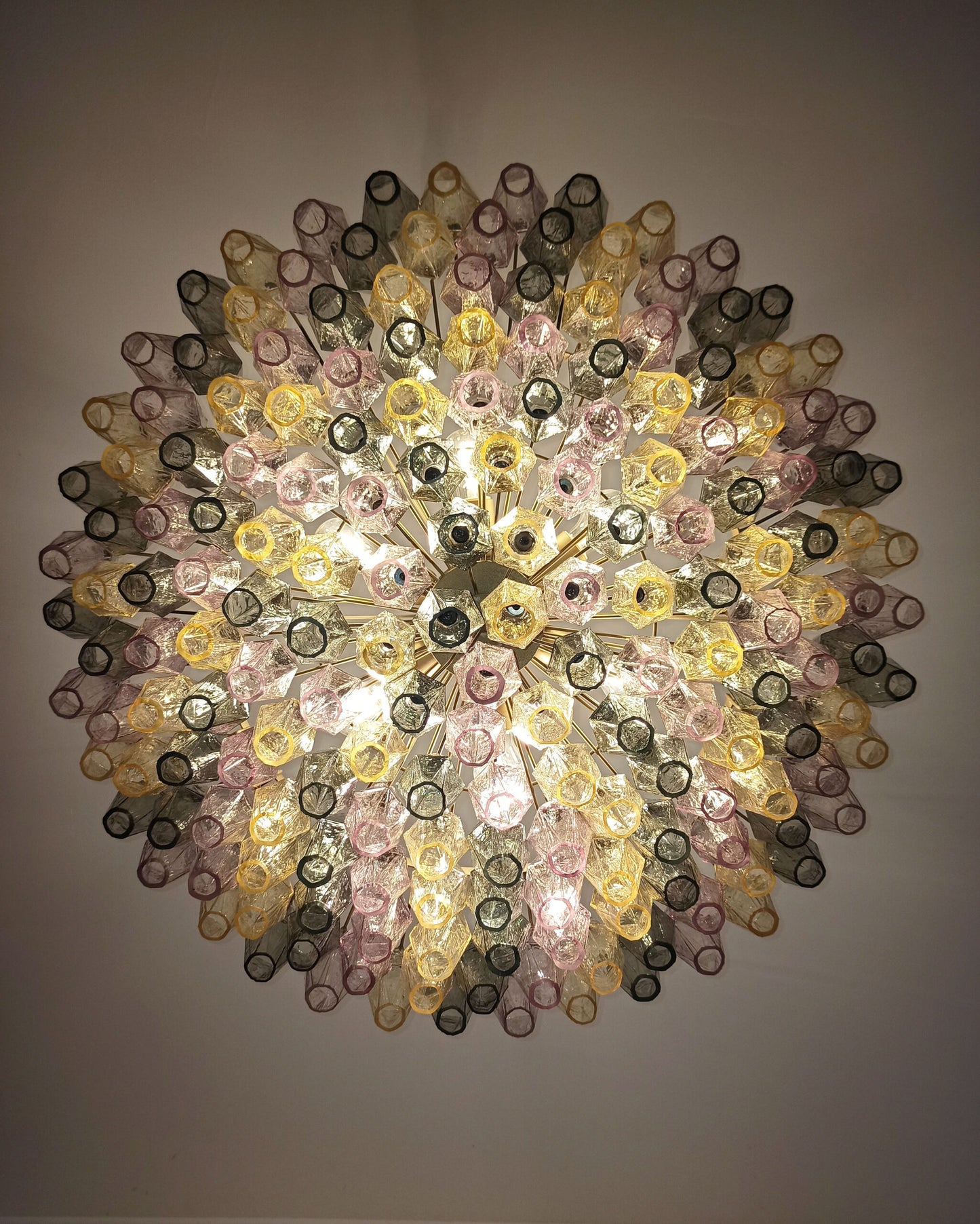 Murano-Kronleuchter | 185 Mehrfarbige Poliedri Gläser