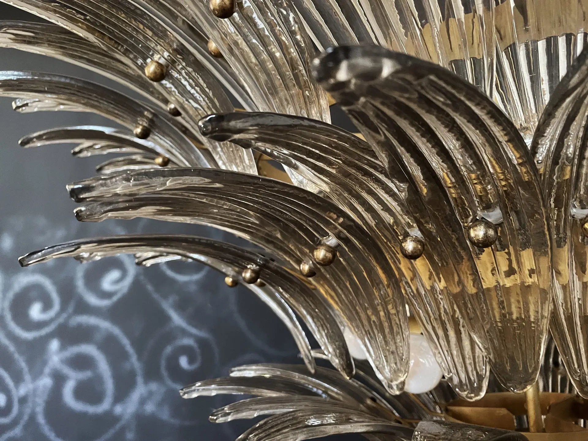 Murano Chandelier – 104 Smoked Palmette Glass – detail 3 – Murano Classics