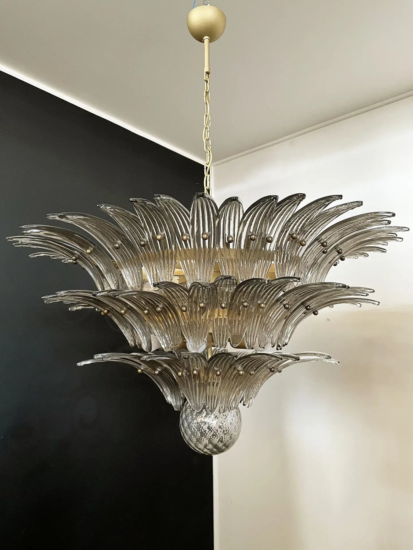 Murano Chandelier – 104 Smoked Palmette Glass – detail 5 – Murano Classics