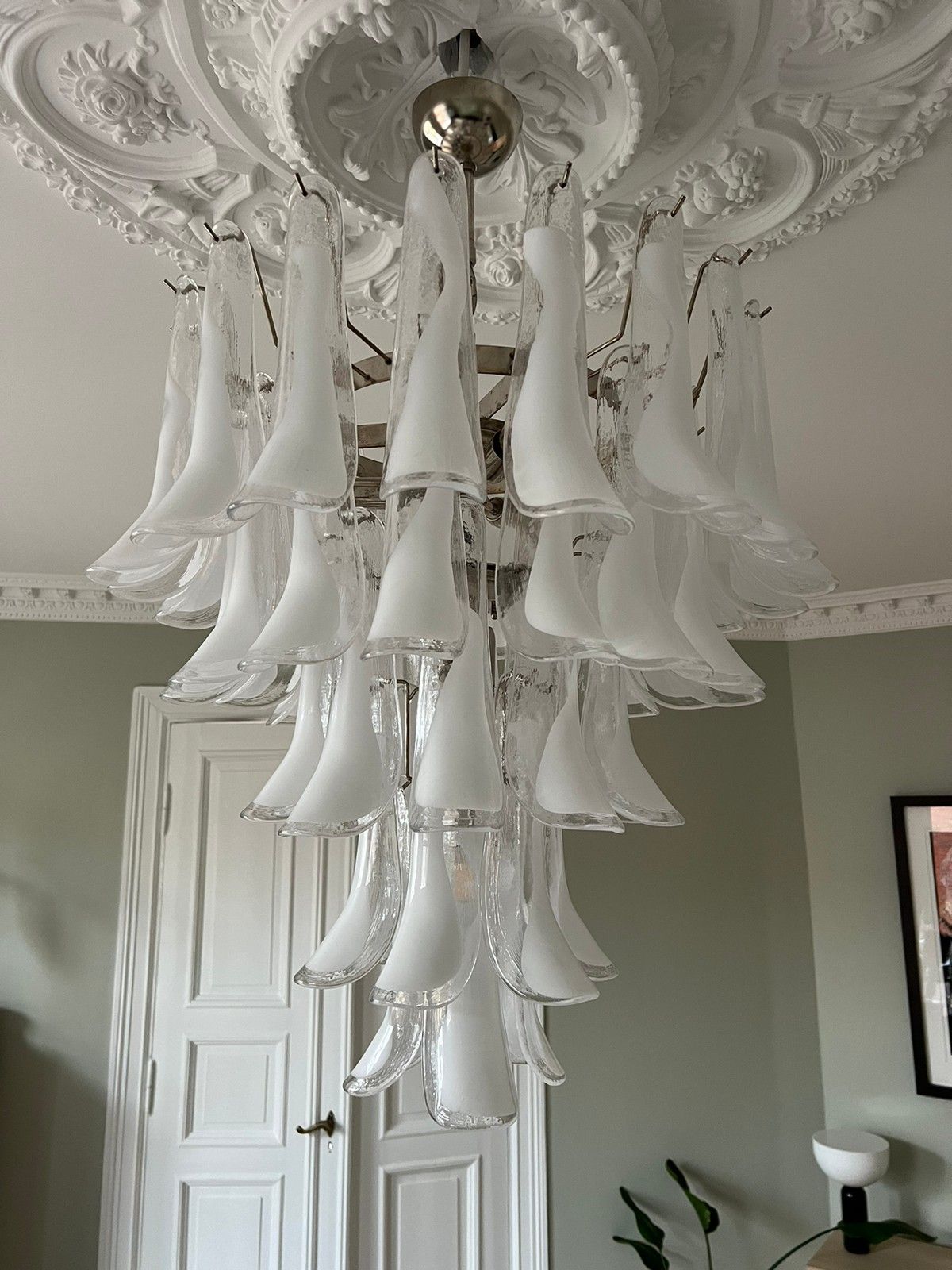 Murano Chandelier – 52 White Petal Glass – detail 5 – Murano Classics