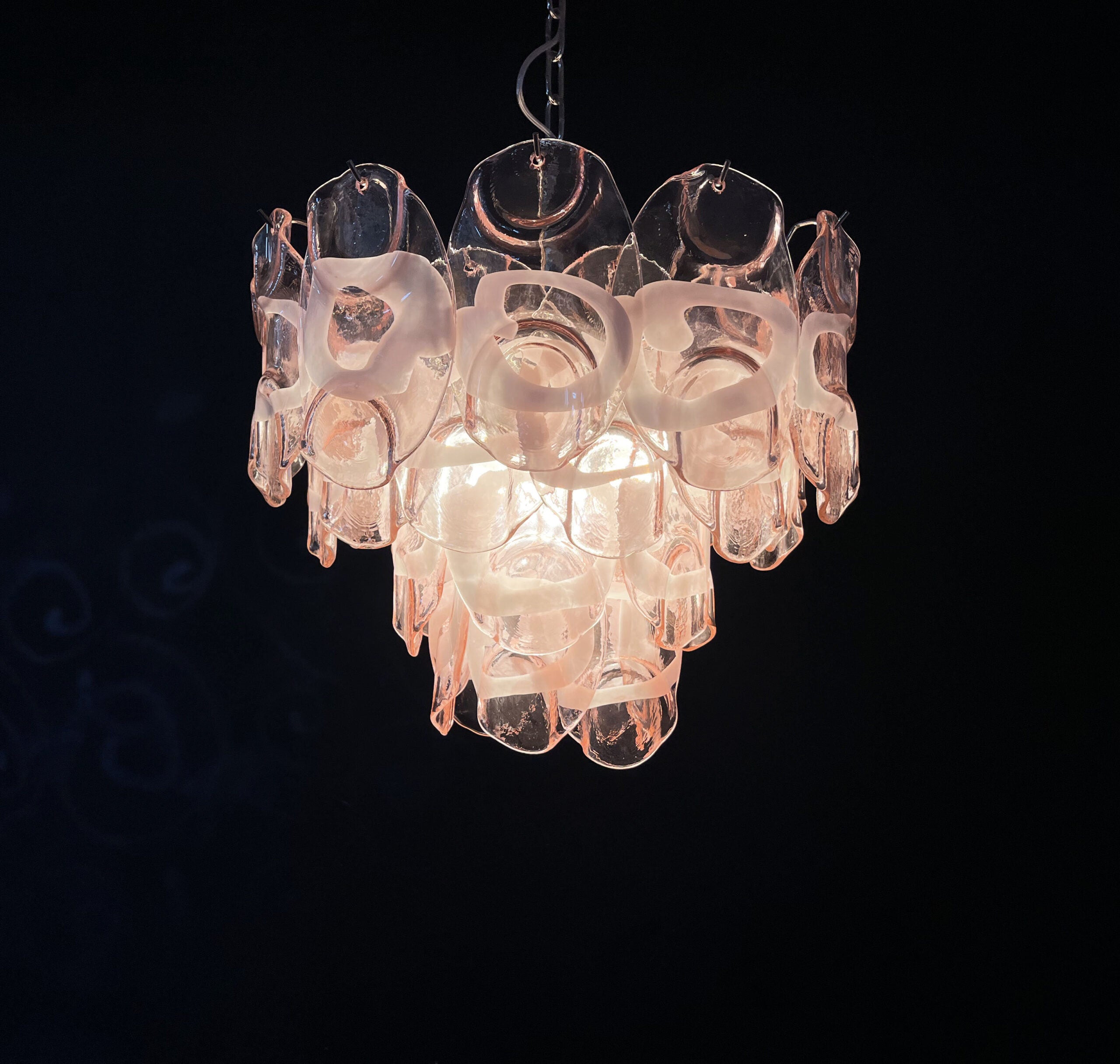 Lustre Murano – 36 Verres Crostoli Roses – détail 2 – Murano Classics