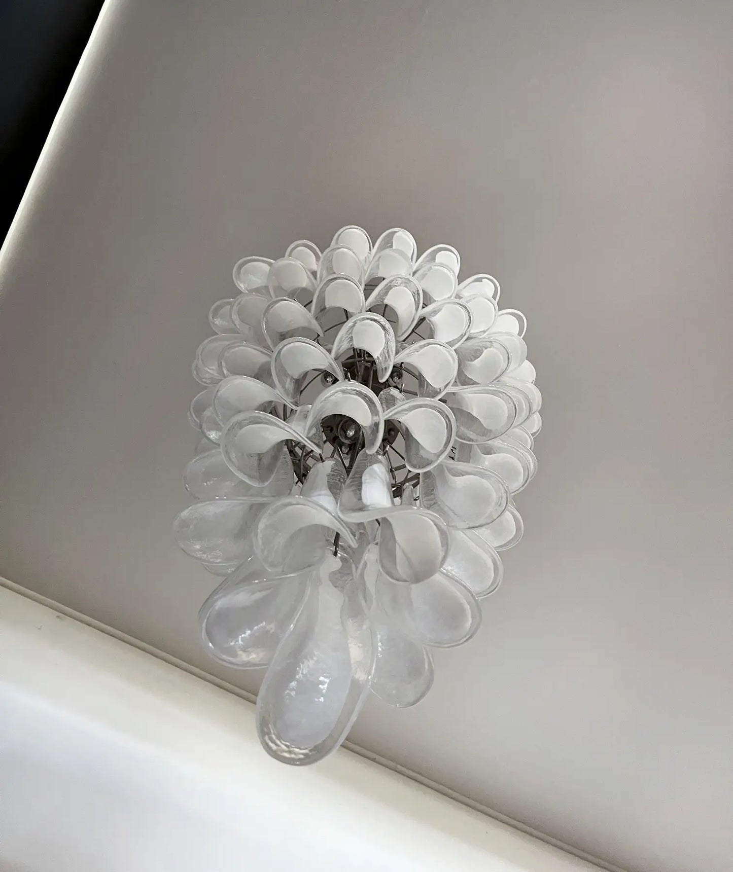 Murano Kroonluchter | 83 Witte Mazzega Petalen Glas