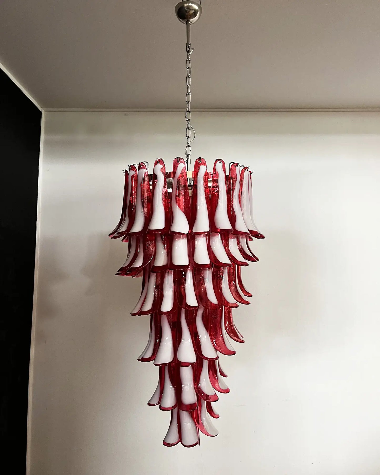 Murano-kroonluchter | 83 Rode Mazzega Petalen Glas