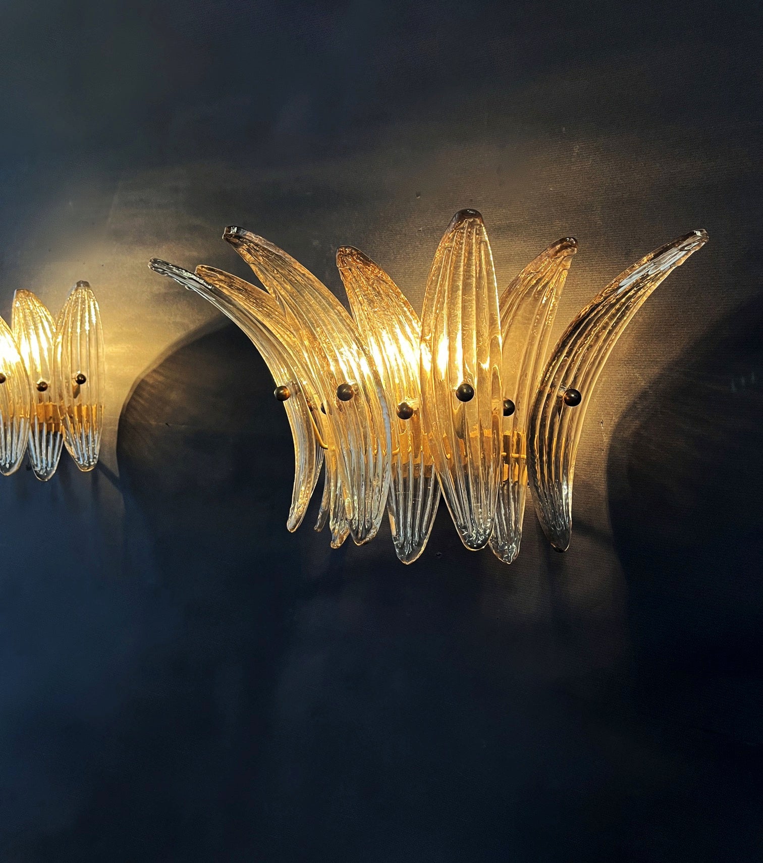 Murano Wall Lamp – 9 Smoked Palmette Glass – Set of 2 – detail 3 – Murano Classics