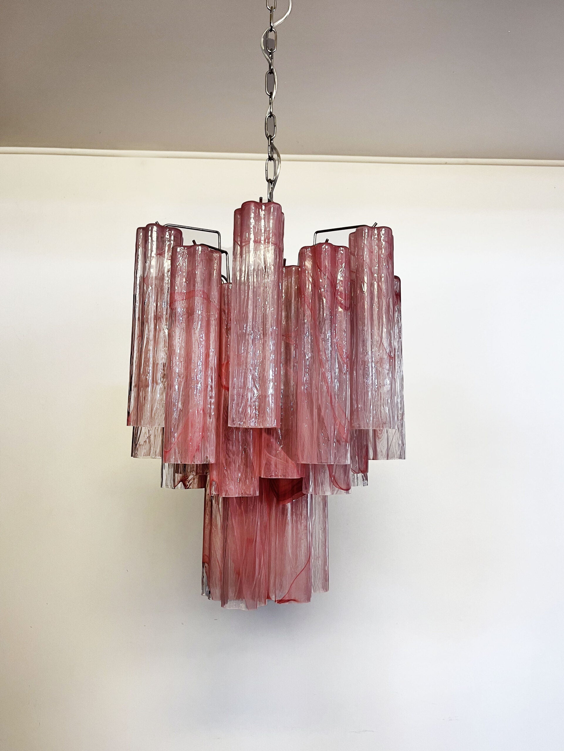 Murano Lysekrone – 30 Rosa Alabaster Glassrør – Murano Classics
