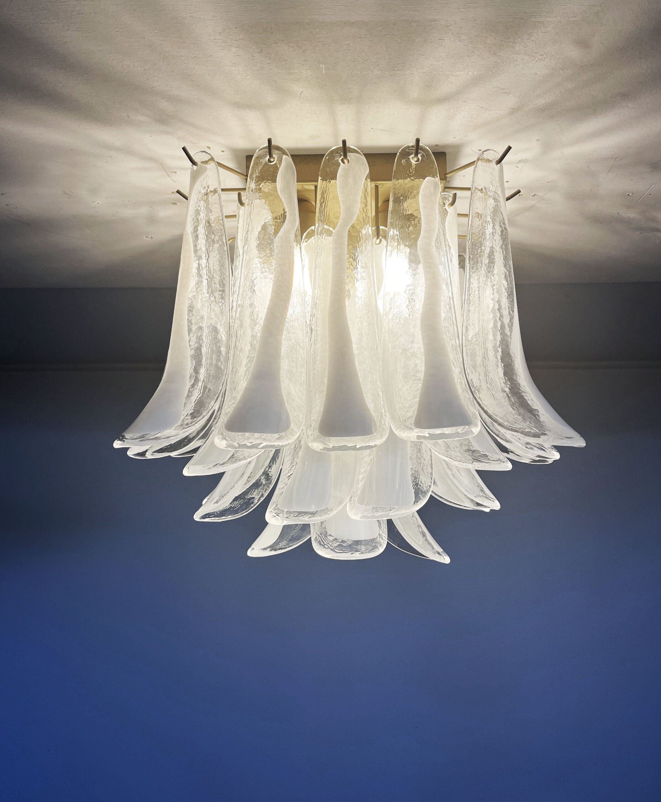 Murano Deckenlampe – 32 Klares, Weißes Blütenblattglas – Detail 10 – Murano Classics