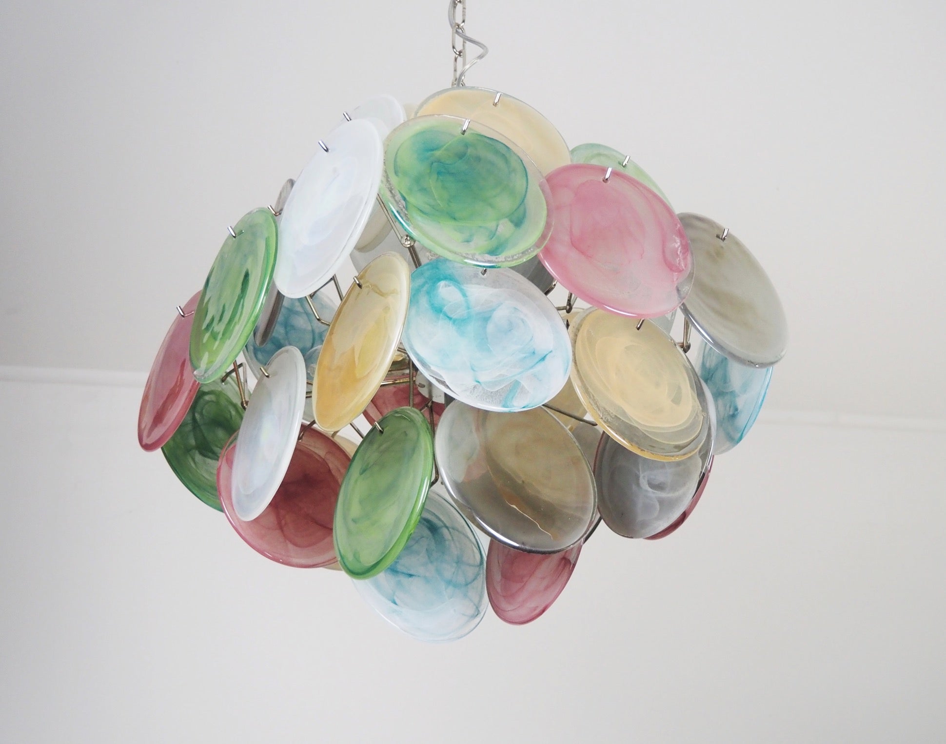 Lampadario Murano – 36 Elementi in Vetro a Dischi Multicolore – dettaglio 1 – Murano Classics