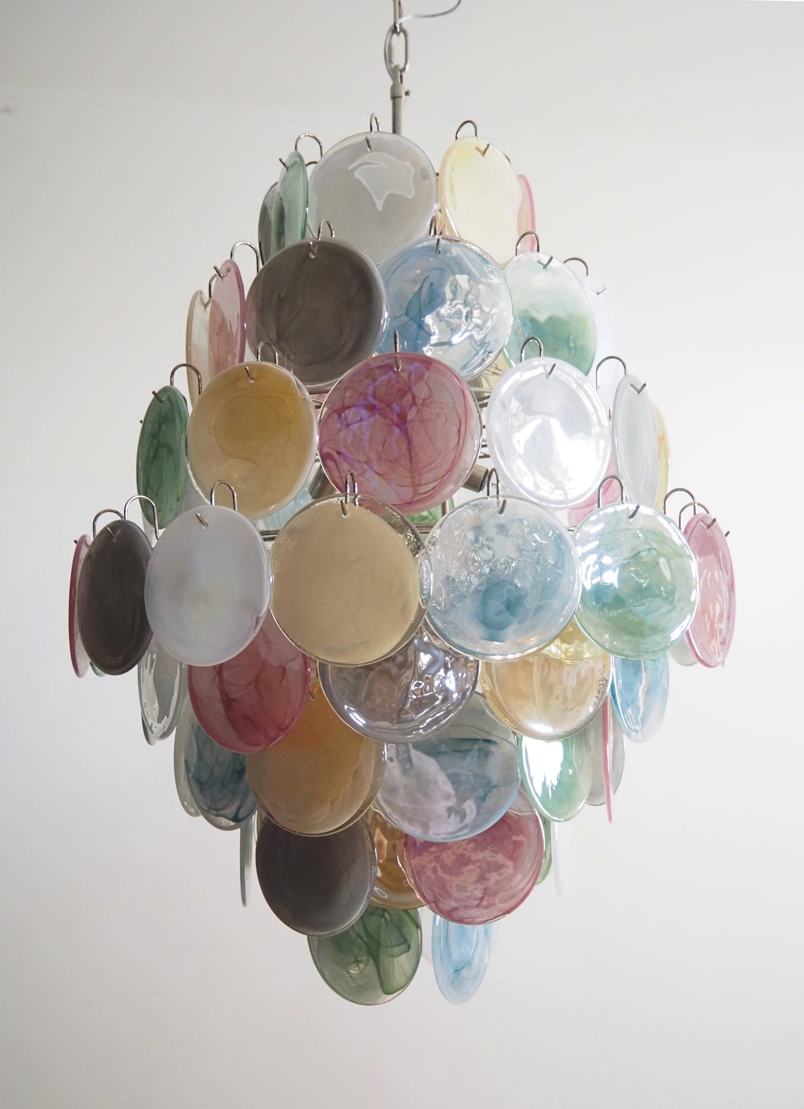 Lampadario Murano – 87 Elementi in Vetro a Dischi Multicolore – Murano Classics