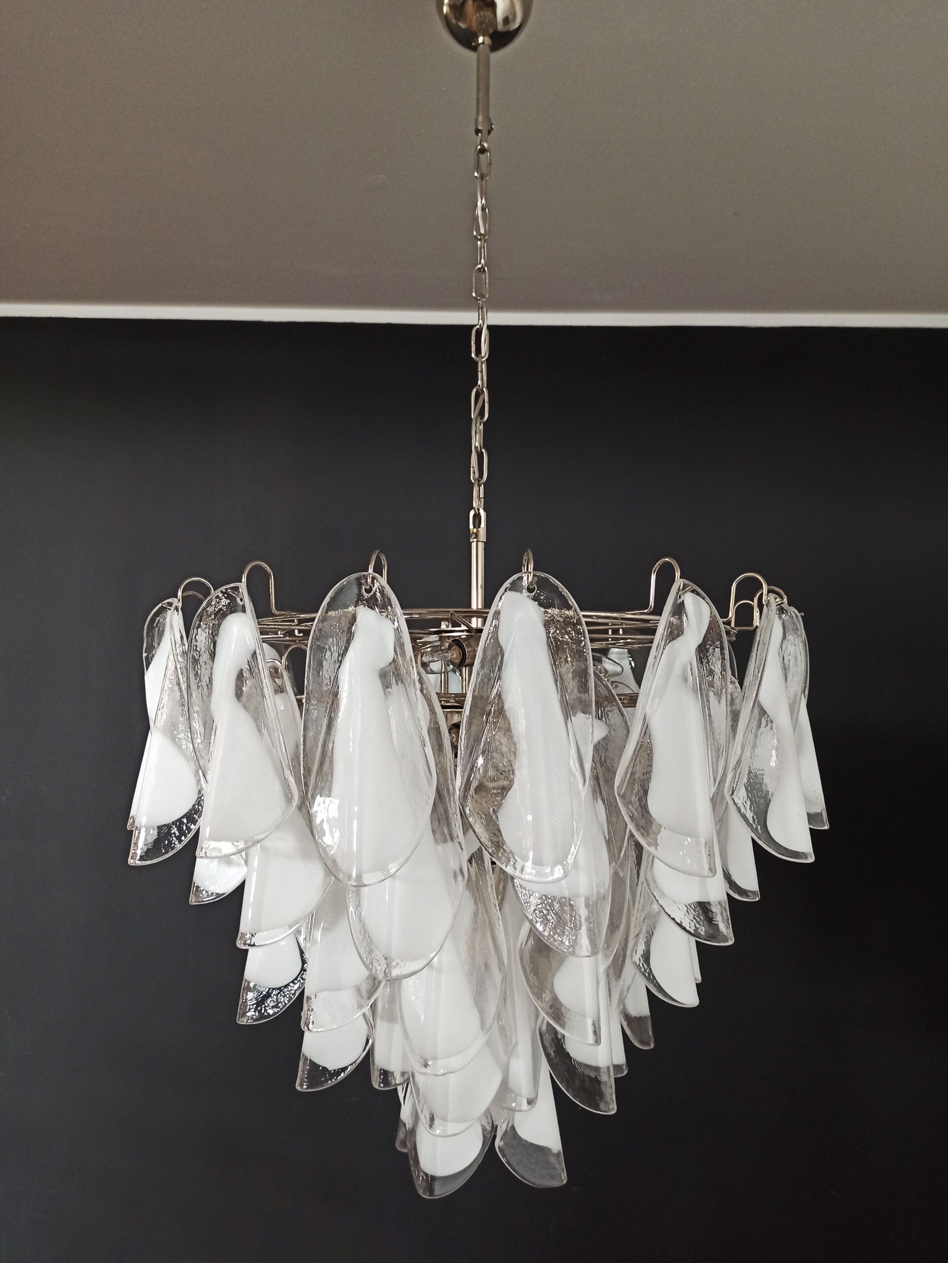 Murano Lysekrone – 57 Hvite Klare Rondiniglass – Murano Classics